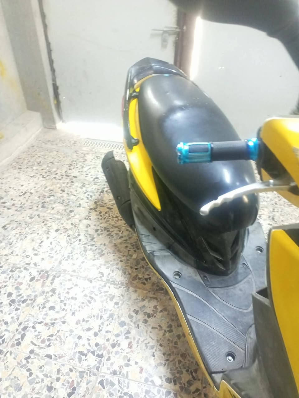 سلام عليكم سكنس فحل كابريتر للبيع او مراوس الدراجه كامله مكمله كهربائياتهة شغاله شلعه ومعدل كفرات ابلادي جاردات الدراجه اتخبل اكلوبات شغاله اشاير شغاله دبل اشاره مكان الزعفرانيه السعر 600 وبيها مجال ***********
