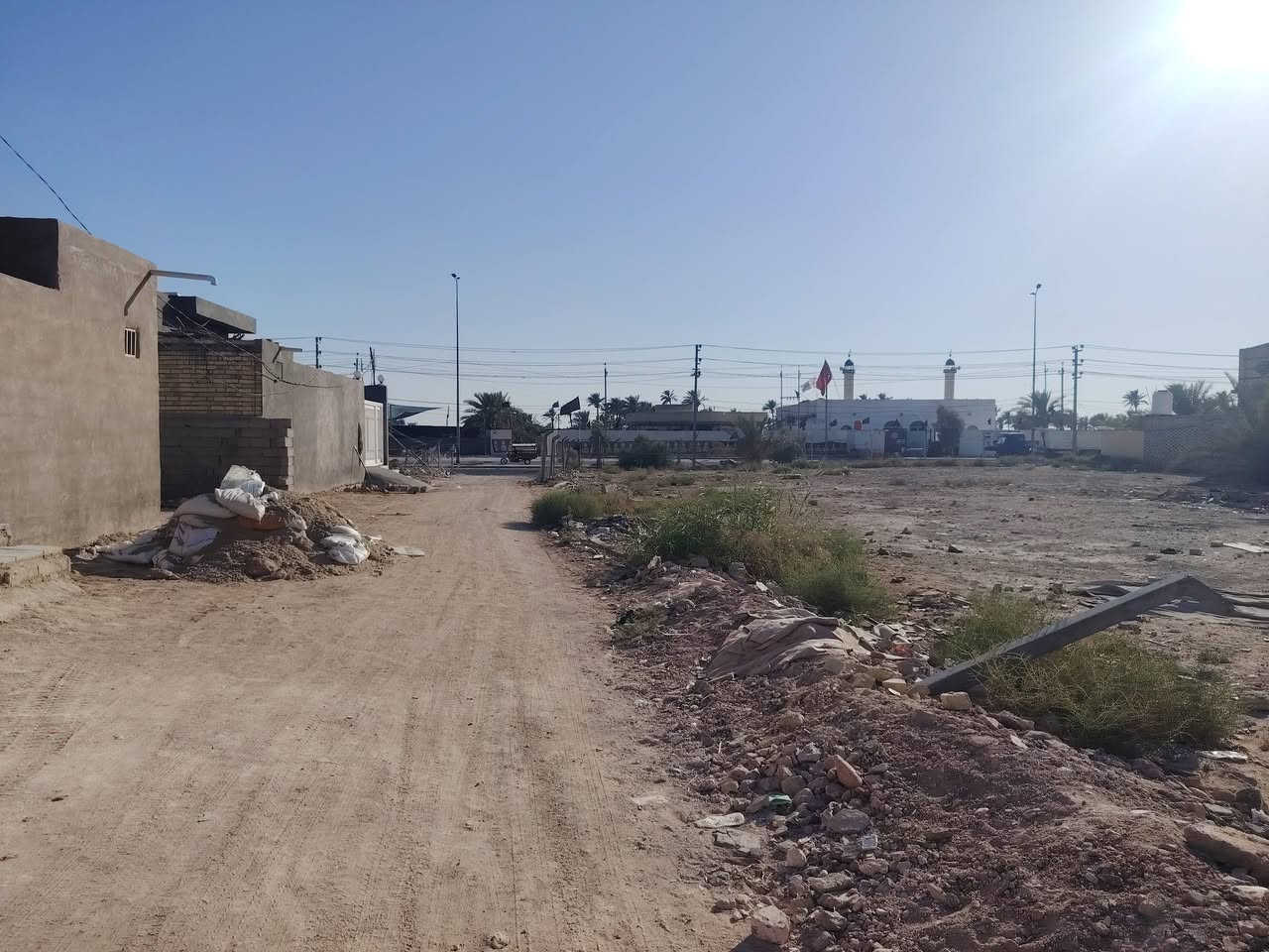 بيت لبيع مساحته 200فوك ميتين بيعن ميتين زراعي سنت 28مبني بي ميت متر وميه حديقه بي غرفتين وصاله مطبخ تخريج وعيز بس كاشي وسرميك كهربائيات سعر 35 كامل 45 ذا كمله عنونه نجف سحت مضفر قرب حسنيت عاشوري عمود 153 دخل مدينه قريب عل وليه ثالث بيت عن شرع لعام ***********
