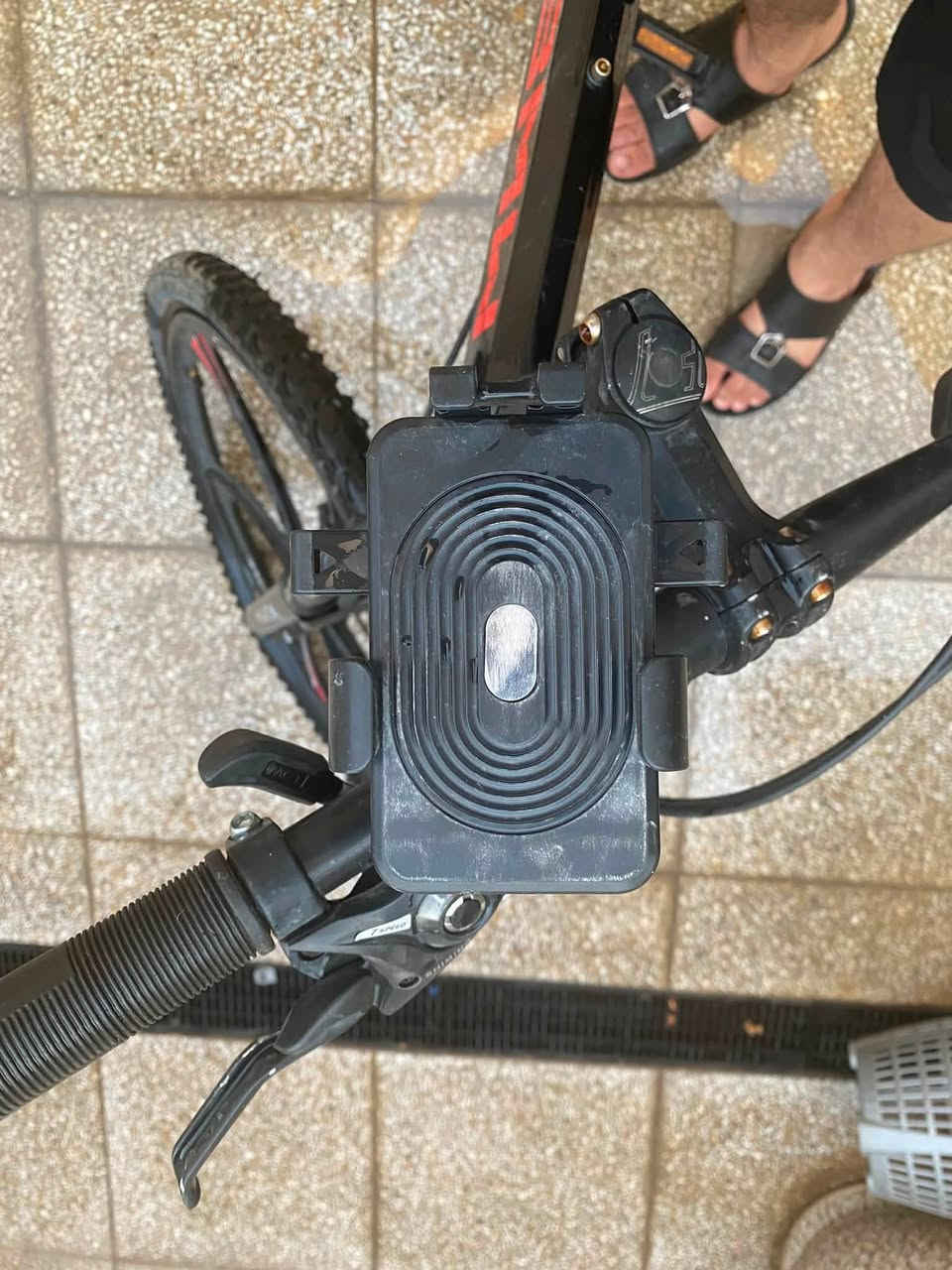 سلام عليكم 🚴 للبيع بايسكل بحالة ممتازة جدًا

* قابل للطي وسهل بالنقل والخزن.
* يحتوي على 7 تنميرات.
* تايراته قوية وتتحمل الاستخدام.
* استخدامه قليل ونظيف جدًا.
* يأتي مع ستاند هاتف قوي
* ⁠
💰 سعر البيع: 125 ألف دينار وبيه مجال.
رقمي للتواصل فيه واتساب وتليكرام : ***********
