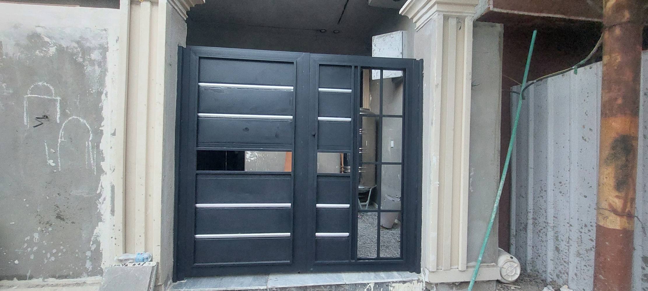 صبغ وتنضيف الشبابيك وشد الجام شغل درجة اولا ومرتب  داخل بغداد الرصافه ...