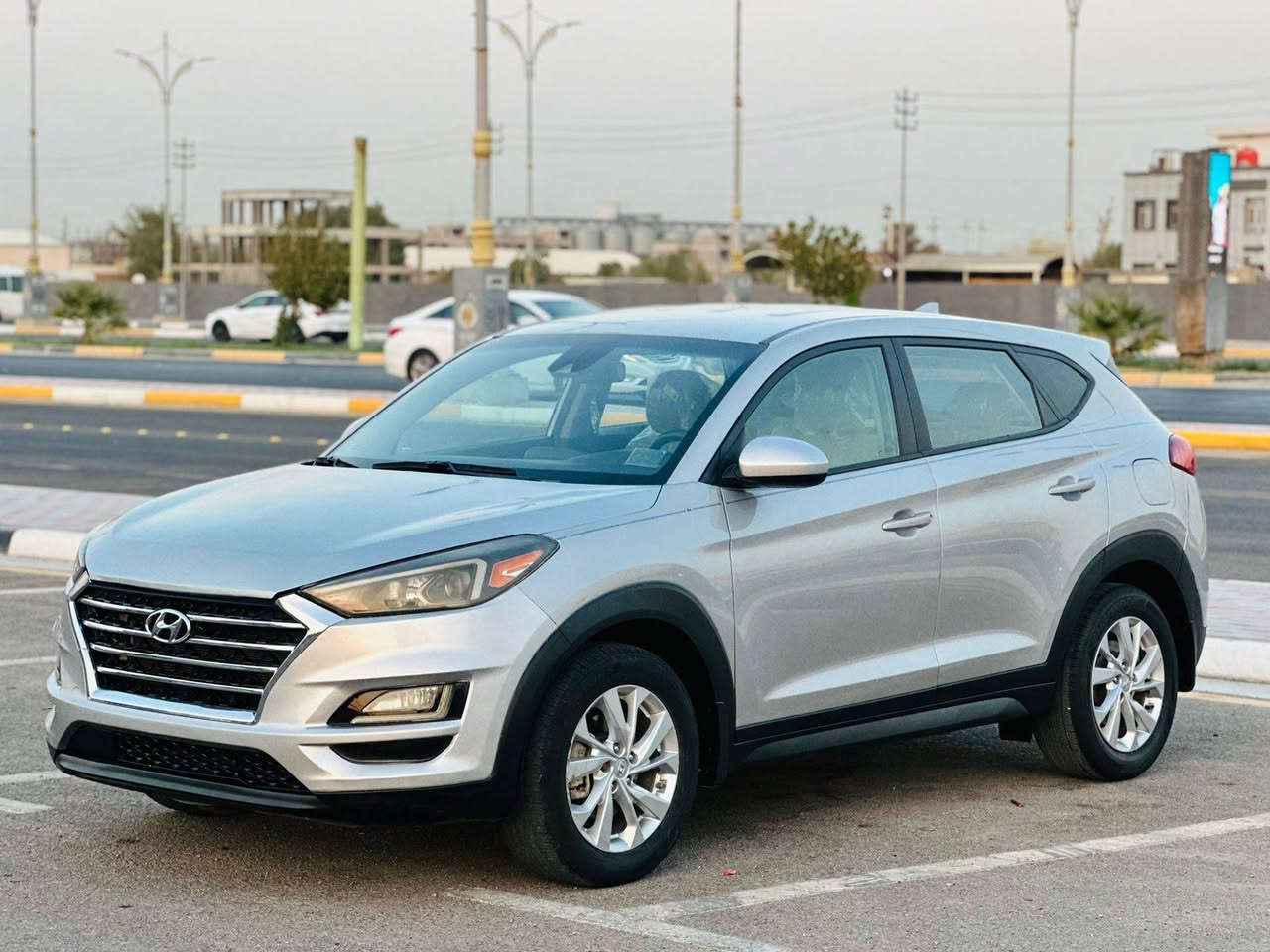 توسان مديل 2020 للستفسار ***********السعر137واردامريكي سياره حادثه خشم بلنيد فقط ولباقي كفاله مكينه2400 مكينه كير حداديه تبريد مكفوله موصفات شاشه كبيره 3انضمه قياده سايد بريك بصمه داخل بيجي تبريد قطعتين سياره جاهزه من كلشي مكان سياره كربلاء
