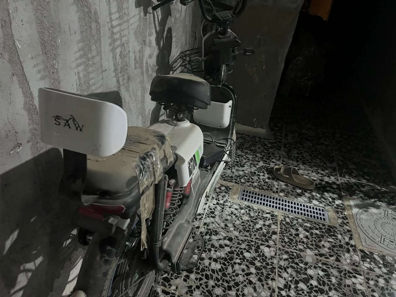 دراجه حجي 20 للبيع محتاجه بطاريات 🪫 سعر 100 بي مجال جانت متروكه رقمي بس واتساب ***********
