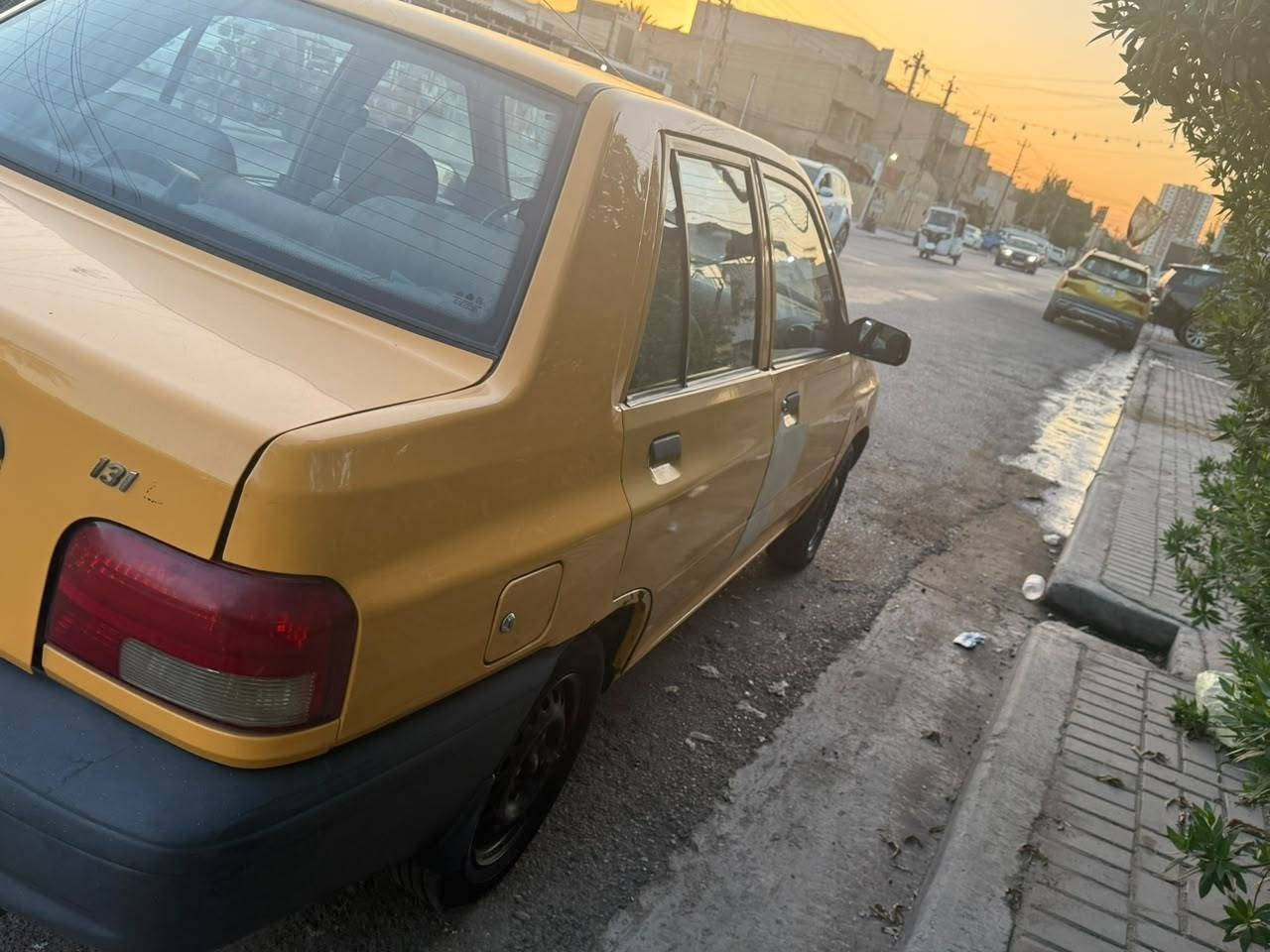السلام عليكم سايبا ٢٠١٧. لسياره  اني مطلعها من لشركه سياره كير ولمكينه  مكفوله. لتبريد شغال ولصدر مبدله جديد لسياره بيها لباب هذا يحتاج صبغ بس او جيب باب جديد وشده. وبيها لهلالات لخلفيه خياس  مكاني  لسياره ع ايدي واني ذني جان سويتهن بس ما عندي وقت مكاني. بحي بلعلام 
لسعر ٣٨ وبيها مجال.  
لتواصل ع ***********

