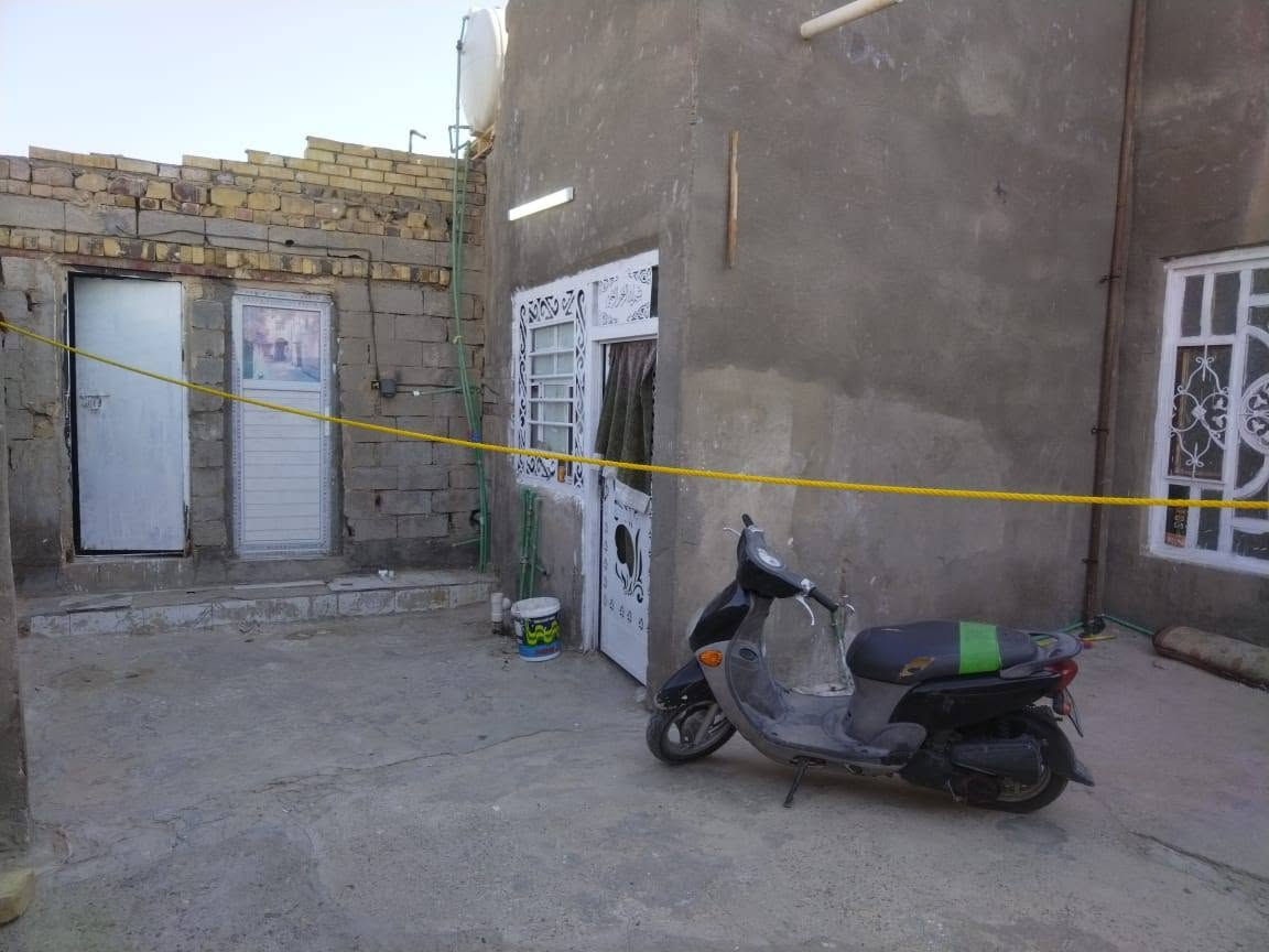 السلام عليكم بيت للبيع خلف عمارات الزيتون قرب مكتب السجاد للعقار
ومرقم من البلديه  وميزانيه كهرباء  
 مساحة 275م
 #السعر ٢٧ وبيه مجال
يتكون من كراج واستقبال كبير ومطبخ وصاله وغرفتين نوم 
 للاستفسار الاتصال ***********
المنطقة مرتبه وتبليط وكلشي متوفر 
@إشارة
