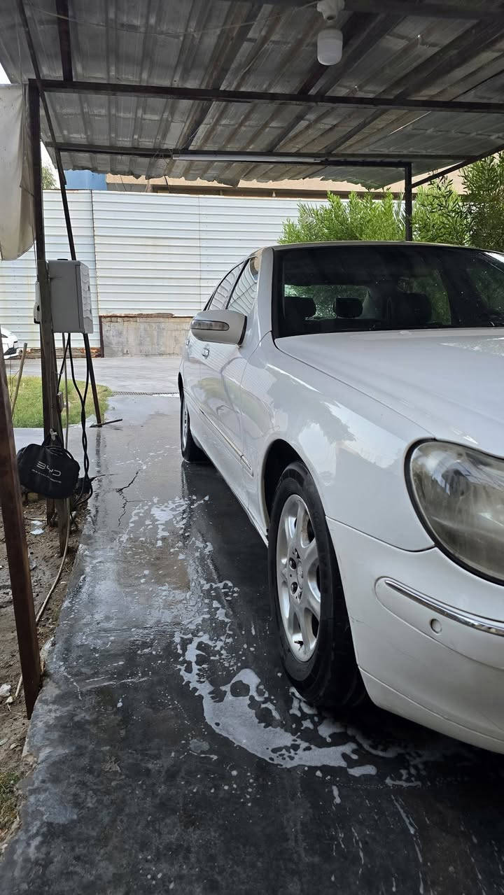 السلام عليكم
 مارسيدس غواصS500
 موديل 2000 
كشنات كهرباء زائد تدفئه تبريد 
خزن ثلاث وضعيات
 تجاوي خلفيه كهرباء
 كروز سرعه وقفل سرعه
 حساس مطر 
مانع انزلاق
 سلايت روف
 تدفئه تبريد
 صدر امامى خلفي جديد 
محوره من جوبلس الى دبل 
داخل نضافه ٨٨٪
 كير مكينه مكفولات
 رقم انكليزي دولي جديد
باقى موصفات غواص معروفه
السعر 125 ورقه
 الرقم ***********/
 بغداد تحويل مباشر
