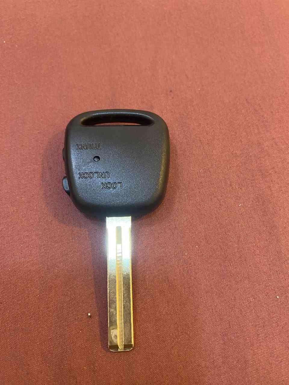 مفتاح ملكه 
السعر 20 
تواصل خاص
