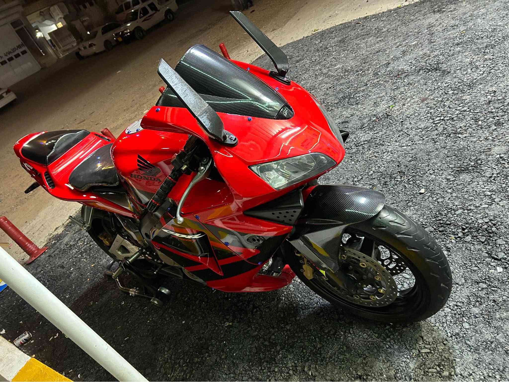 سلام عليكم 🫡 
Honda 600RR
مةكينه- كةپس يةك برخوي دةسكاري نةكراوه
رؤنوفلتةري بيلادي لةسةرةو نوئيه 
ماتؤرةكة ٩٠٪؜ پاكةو مةسروفي ٢٥٠ تيا نيه 
كارابايو هةموو كياني بة شةرته 
وةسفي ناوئت مالي پاك دياره
27 قفل - بةس مشتةري تيل بكات تكايه كؤمئندو مةسج مةكةن . رئزم بؤ مالي هةموو لايك .
كةلار
*********** كالار, السليمانية
