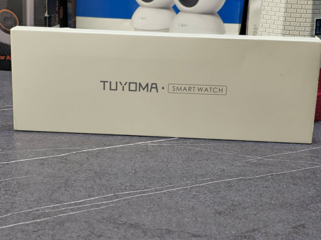 ساعة ذكية TUYOMA Smart Watch (Model: LW36) أصلية
ساعة عملية وأنيقة تجمع بين التصميم العصري والميزات الرياضية والصحية المتكاملة.

​أبرز المميزات:

​شاشة دائريّة ملونة مع إمكانية تغيير واجهات الساعة (Watch Faces) بسهولة.  

​مقاومة للماء ضد الغبار والماء لمعيار IP68 (مناسبة للتمارين والتنظيف اليومي).  

​متابعة الصحة والرياضة: حساسات دقيقة لقياس دقات القلب، السعرات الحرارية، وخطوات المشي.  

​التنبيهات والإشعارات: ربط سلس مع الهاتف لعرض الرسائل، المكالمات، وإشعارات التطبيقات.

​حزام سيليكون مريح: مناسب للارتداء الطويل والرياضة.  

​الملحقات: تتضمن العلبة الأصلية وسلك الشحن المغناطيسي الخاص بها.

للاستفسار، يرجى التواصل عبر الاتصال أو الواتساب على الرقم ***********، او عبر الرابط https://wa.me/message/TZ6U44S42JMOD1
