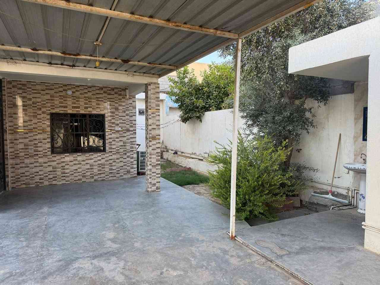 وسط الرمادي • حديقتين • كراج سيارة