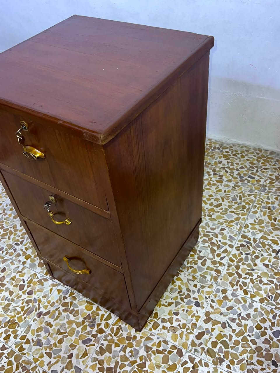 كمدينه نظيفه فول خشب صاج عراقي كامله مكمله رجا شراي اتصل وتساب وخط السعر ٤٠وبيه مجال الرقم ***********
