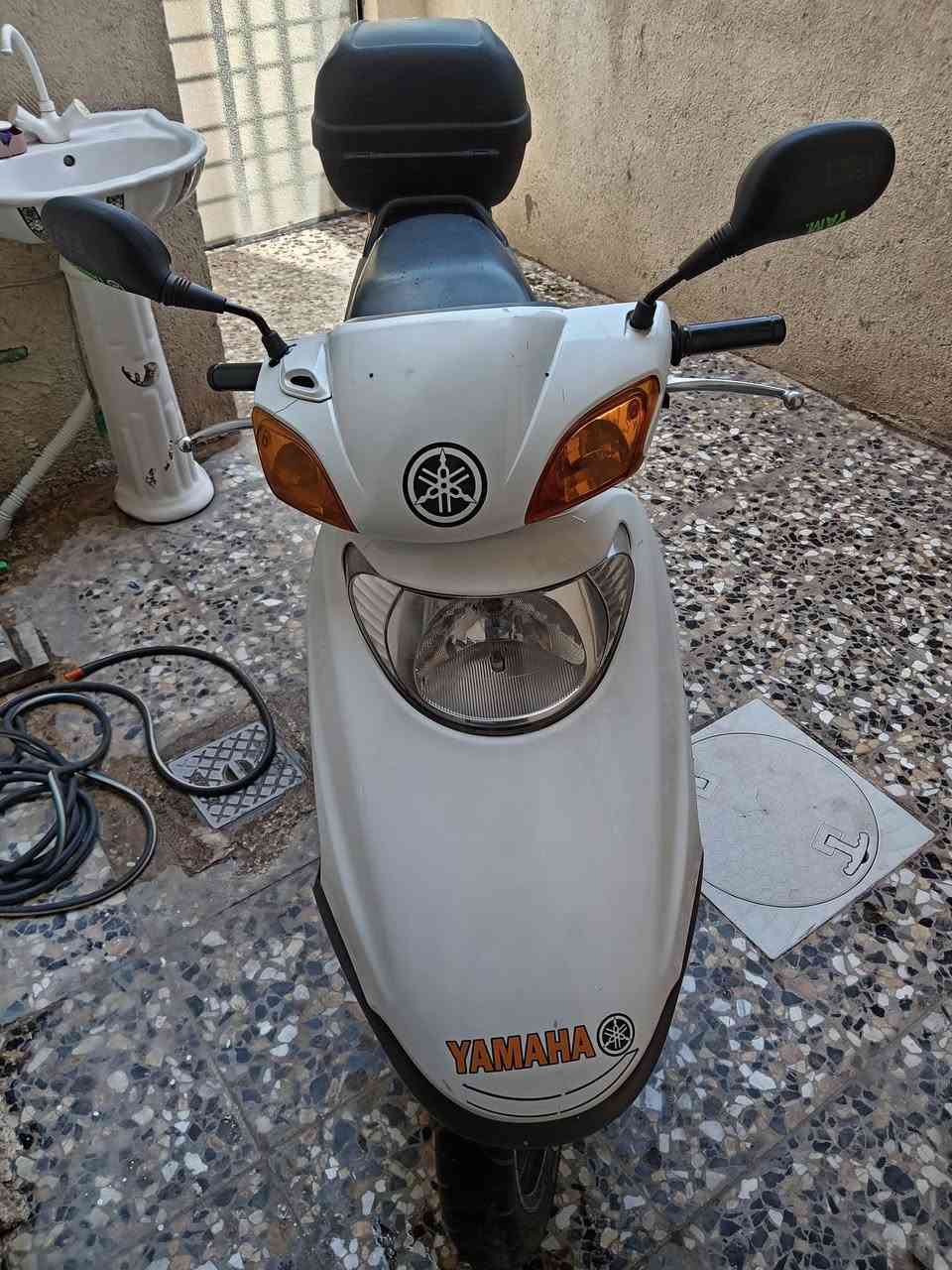 للبيع دراجه بيها دخان أبيض بس شغاله مابيها شي سعر 300 مكان الدوره ***********
