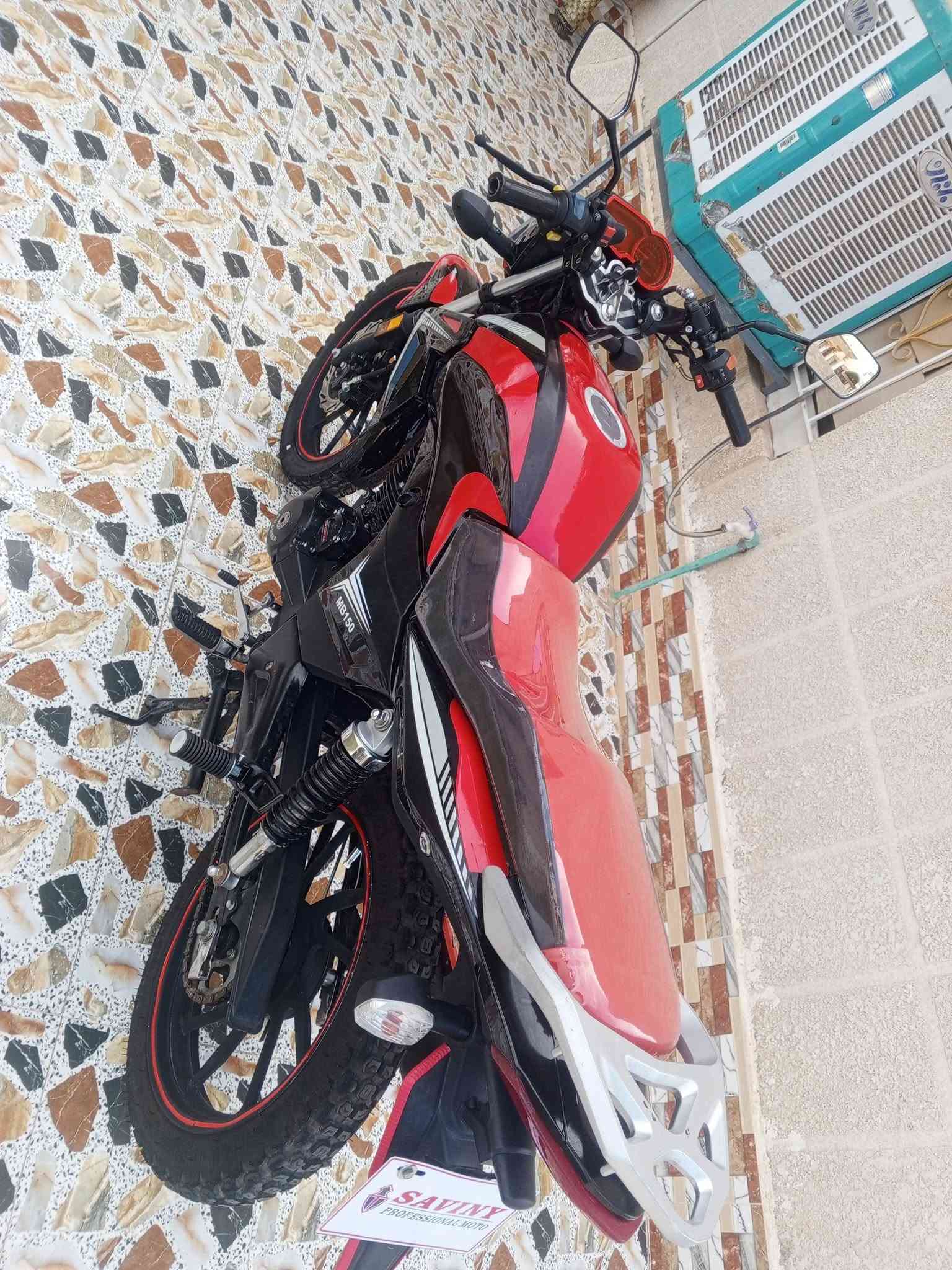 يا الله دراجه هيومه للبيع موديل 2023مكمرك وكامل دراجة مال جناي ربع ماتحط عليه السعر 850وبي مجال للشراي ولمو شراي لا يعلق ويكسر بحلال العالم مكاني الرمادي هذه رقمي للتواصل ***********متواجد عل خاص
