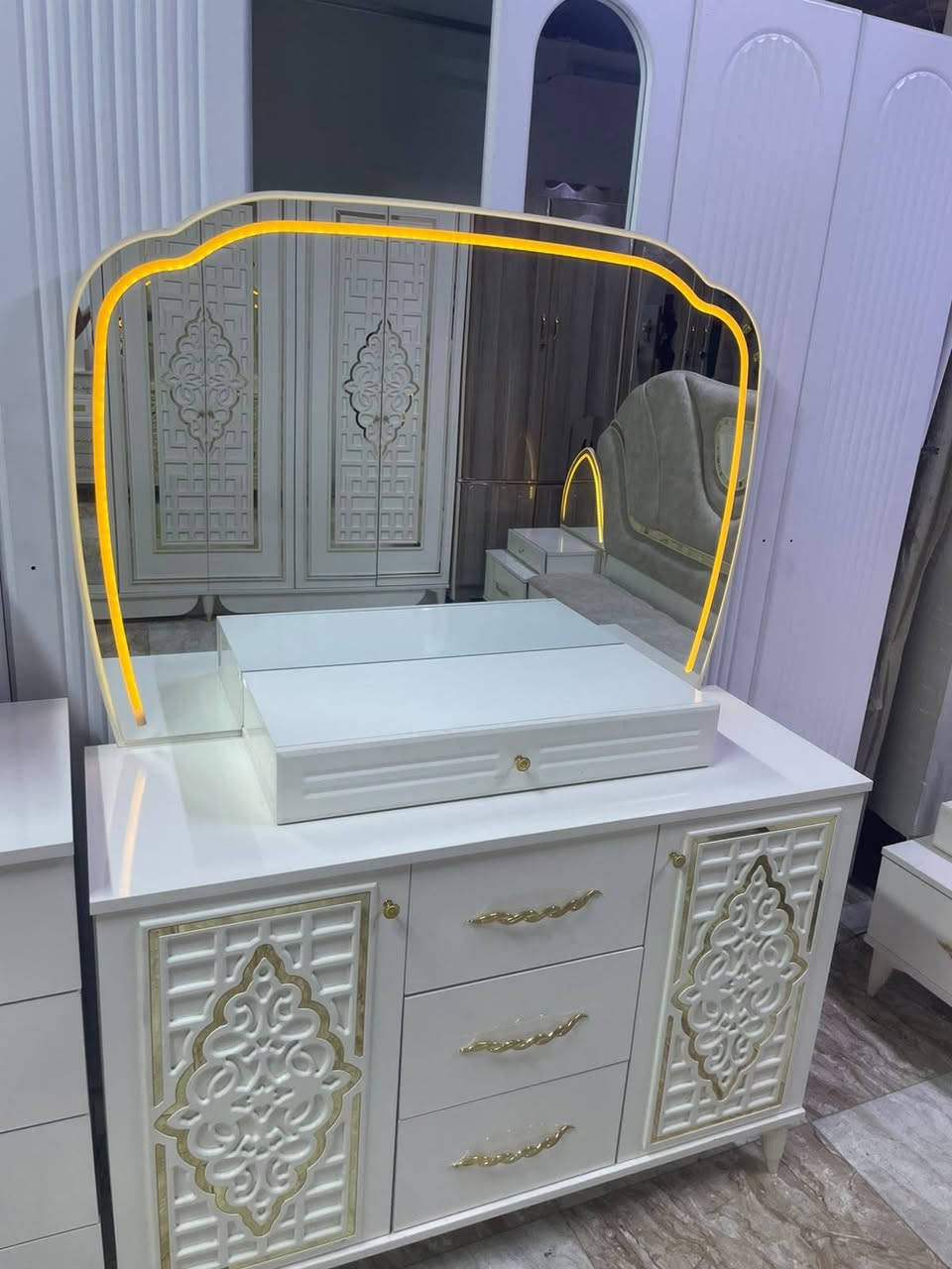 غرفة 7 ابواب 10 قطع 
للاستفسار ***********
