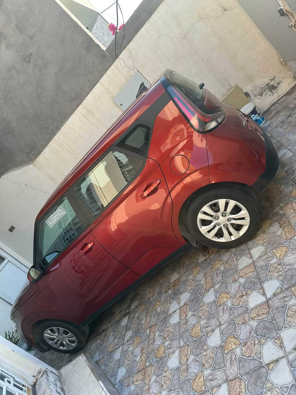 كيا صول 2023 ماشية 23 الف 
الحادث جاملغ وبنيد 
رقم دولي 28
المكان الحلة 
السعر 130$ وبيه مجال 
للاتصال ***********
