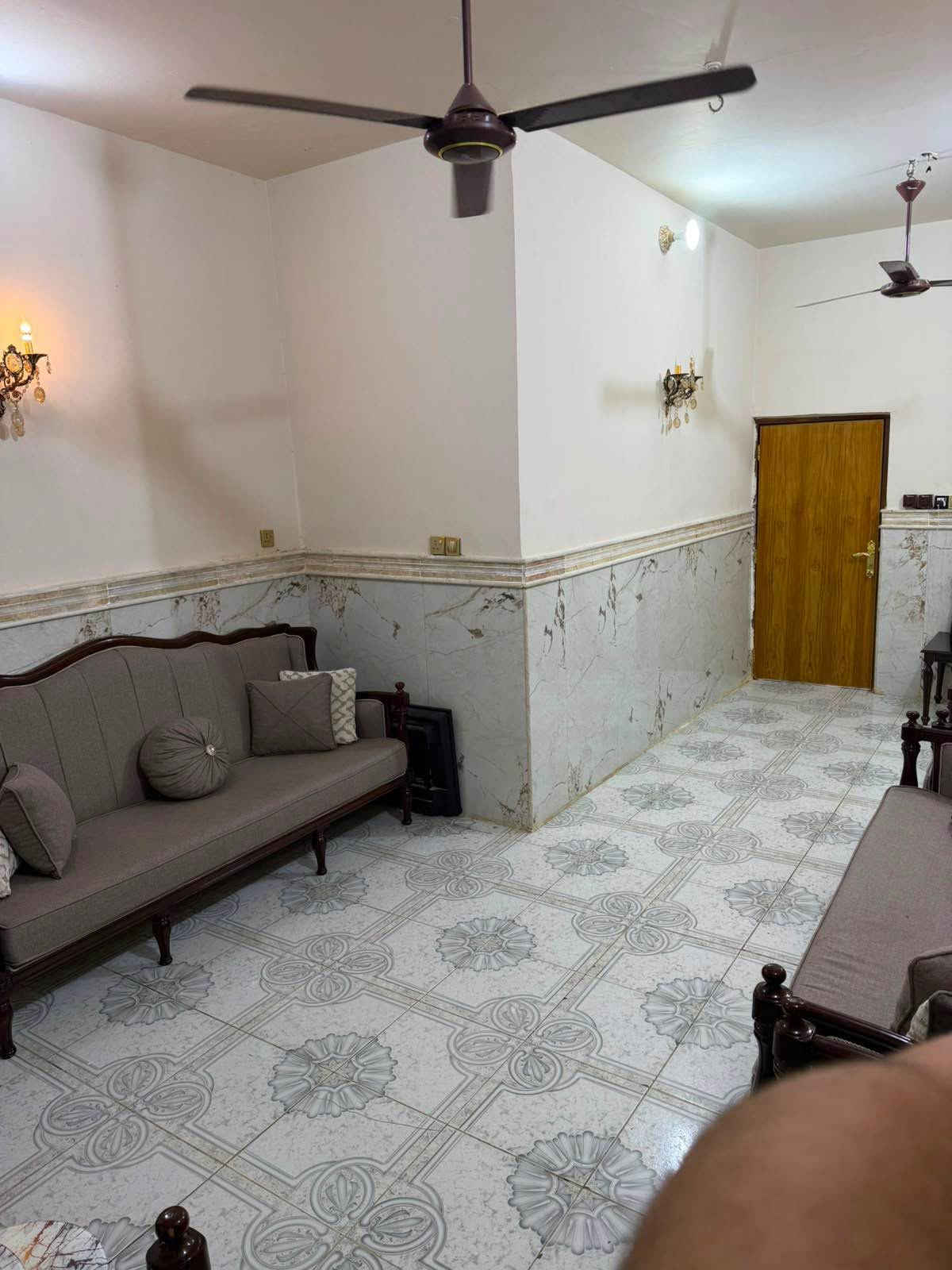 بيت مساحته 125متر طابقين بناء حديث في حي الحسين خلف المنتزه للاتصال *********** عمارة, ميسان
