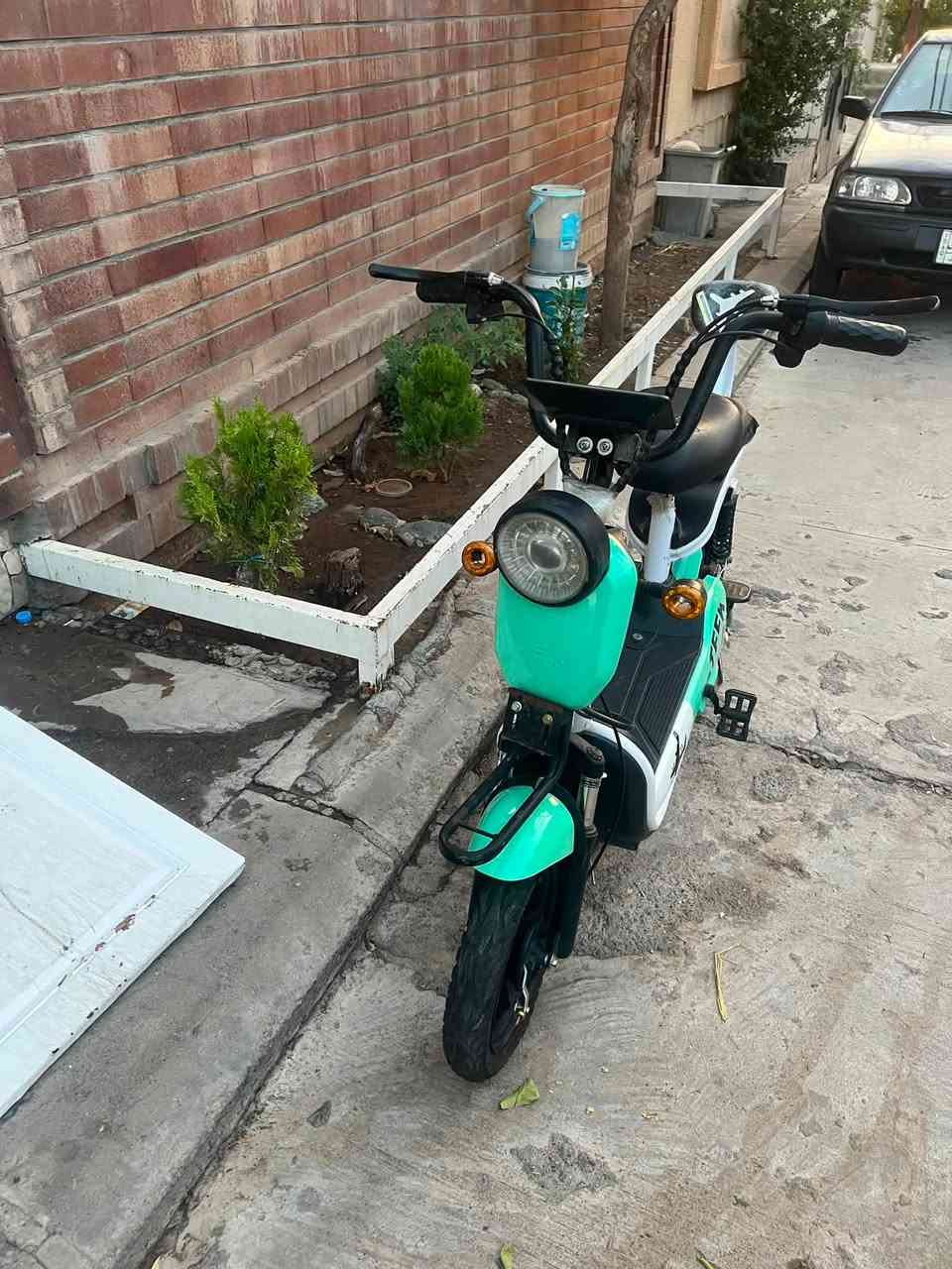 پاسکیلی کارەبای بۆ فرۆشتن
ئەتواندری بەپایدەریش ئیشی پێ بکرێت کەم بەکار هاتووە ئەتوانی تا نزیکی ١٠٠ کیلۆ هەلبگرێ 

* 🔋 جۆر: پاسکیلی کارەبایی
* 🛞 دۆخی گشتی: باش و ئامادەی بەکارهێنان
* 💡 چراغی پێشەوە: هەیە
* 🪞 ئاوێنەی دواوە: هەیە
* 🧺 جێگای بار/سەبەت: هەیە
* 🪑 دوو شوێنی دانیشتن: هەیە
* 🛠️ ستاندی لا: هەیە
* ✨ شێوە و دیزاین: جوان و سەرنجڕاکێش، گونجاو بۆ بەکارهێنانی ڕۆژانە

نرخ ٢٠٠ هەزار
شوێن سەرچنار
ژمارە مۆبایل. ***********
