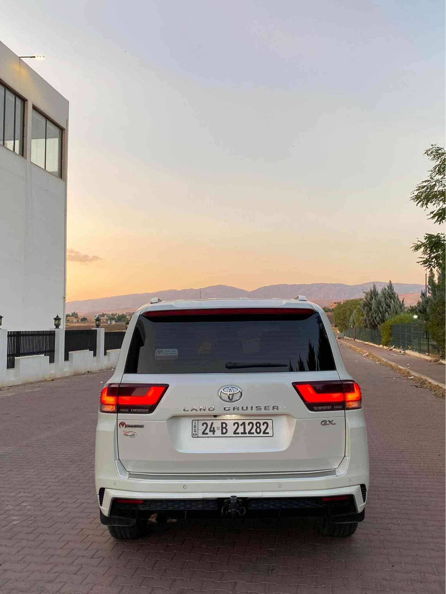لاندكروز ٢٠٢٤ • V6 • بدون صبغ