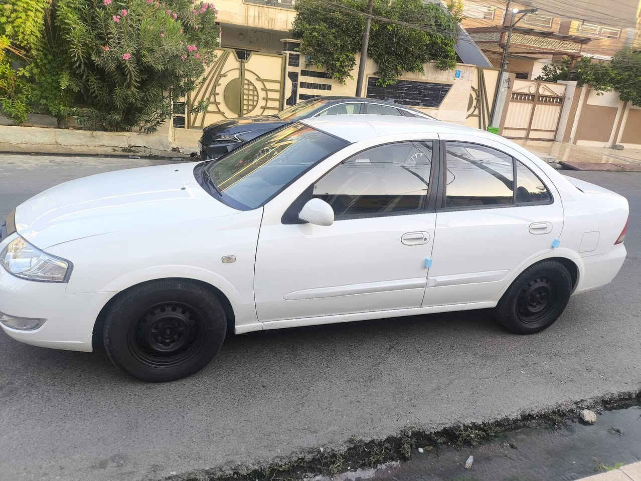 نيسان صني سامسونك كوري مكفولة من الصبغ ما عدا شبر بالجاملغ الأيمن وكارت بالجاملغ الأيسر..كير ومكينه مال كصه تبريد ثلج 
..منظومه غاز ..السعر ٩٥ 
***********
***********
موصل الأيسر
