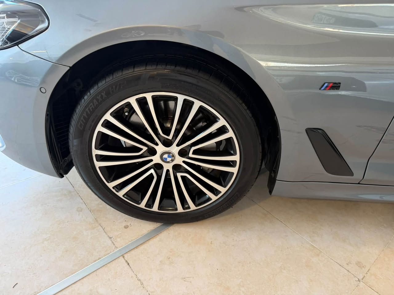 2018 Bmw 530 محدث 2023
Km:100,000
                             ☎️ ((((((. ***********    ))))) لتواصل
العنوان: السليمانية كوردستان موتورز شركة برزاي دابان 

مواصفات السيارة:
كشن تبريد و تدفئة 
داتاشو
كاميرة خلفية
حساسات 360
كشن كهربائي و ميموري 
سلايد
بودي كيت M2023
رادار امامي و جانبي
