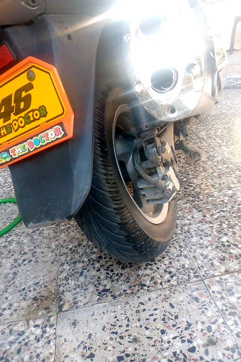 سلفر ونج بقلاوة 2010 مكينة مكفولة 400cc دراجة خير من الله اطيك بيها تراي للشمال الدراجة بيها حادث بلماشة ولحمتها  سعرها مليون و900 وبيها مجال الدراجة رمبة وعلى ايدي ما ماشية اهواي نزلت من الرمبة صارلهة سنة ونص