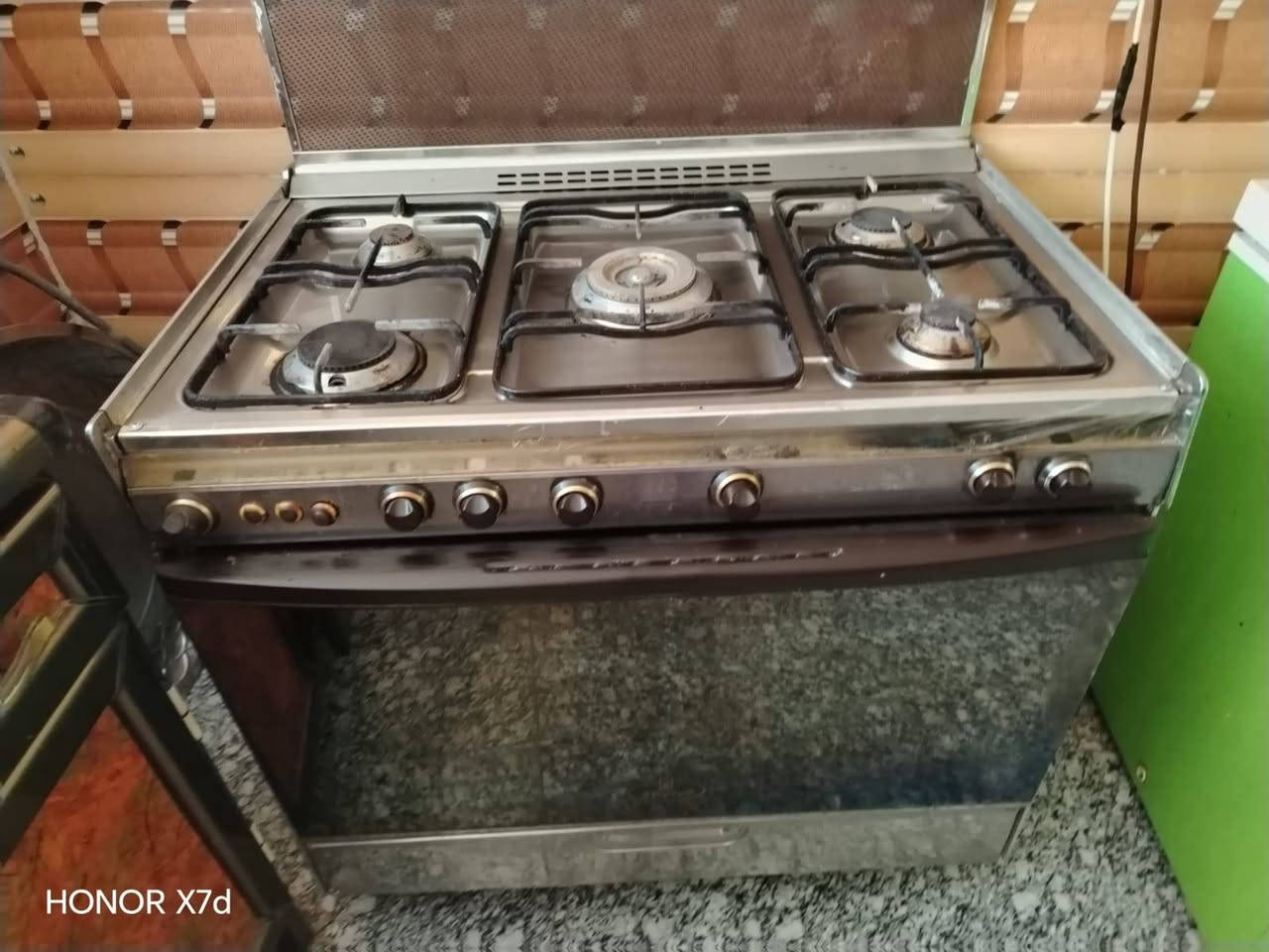 طباخ كريازي 5 مشاعل كله شغال فرن فوك وجوه 
شغال نضيف جدا 
غساله نضيفه جدا
***********
***********
