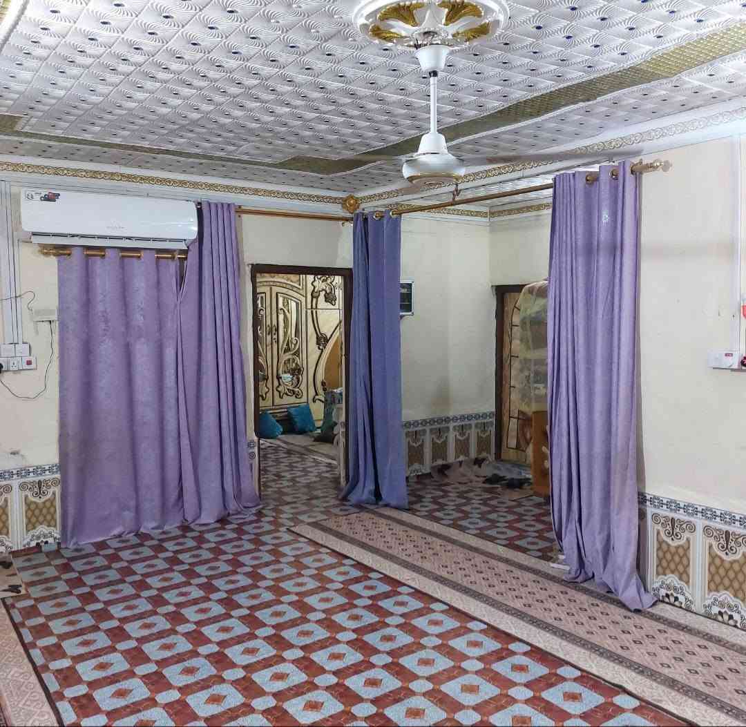 السلام عليكم
بيت طابو صرف ١٠٠م  خلفي حي العسكري شارع الاساله(التانكي)  شارع تبليط باب البيت مجاري ثقيله وخفيفه  يتكون من صاله جبيره وغرفه ومطبخ وحمام داخلي وطارمه السعر ٤٥ مليون  متواجد ***********
