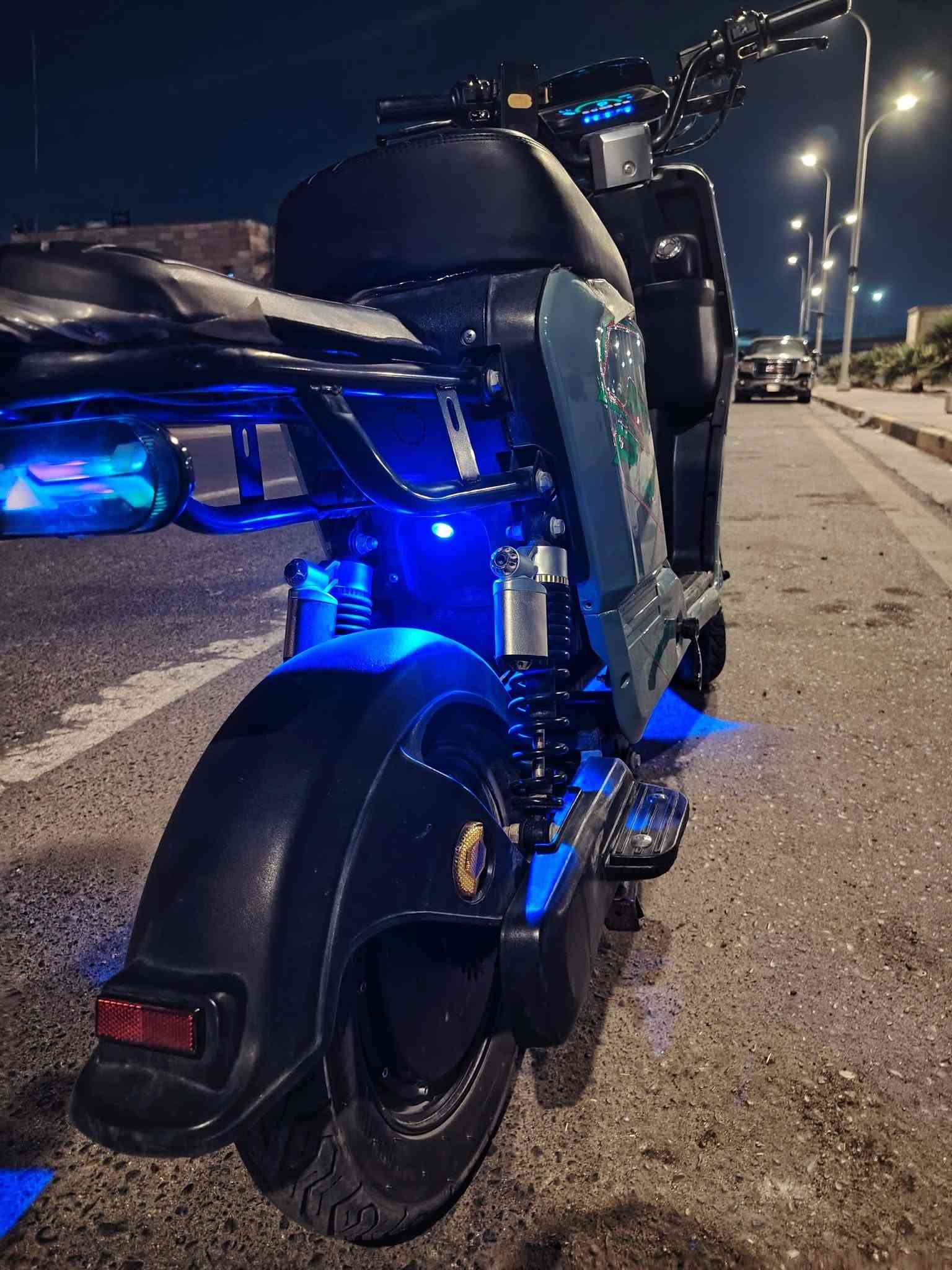 سلام عليكم
دراجه R9 لون مميز 
ستخدام قليل شوفت عينك مكفوله كفاله عامه 
5 بطاريات حجم كبير 32 إمبير
4 نمر سرعه 109 بل شاشه 
كهربائيات كلها شغاله لايت عالي ناصي وبلوتوث 
شاحنه لصليه مالتها 
وياها سويجين وبصمه تشغيل عن بعد بيع مستعجل سعر
(420) وبيها مجال 
عنوان بصره/ حي لصدقاه ملاحضه بس لشاره وحده مكسوره 
واتساب اتصال ***********
