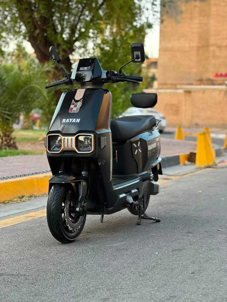 سلام عليكم شباب عندي دراجه شحن النوع الريان الحديث ام عيون جيل ثالث دراجه مستخدمه كم يوم ماشيه اقل 100كيلو  دراجه ع فحص وصل شراء موجود بيها وكامله مكمله من كل نواحي وكل عيب مابيها 

بيها مواصفات تخبل 

الموديل 2026
البطاريات 6دبل كرافين 
السرع 1.2.3
السرعه 90
المسافه بل شحنه وحده 50 كيلو 
 شاشه تعرض  تاب تعرض الك كل عطل 
دبل إشاره 
تشغيل بصمه سكيورتي 
تشغيل عن بعد 
جهاز إنذار السرقه 
شاحنه اصليه 
بعد بيها مواصفات كلش حلوه وتخبل 
دراجه طسته حيل ناعمه 

أي استفسار اتصال 

***********

