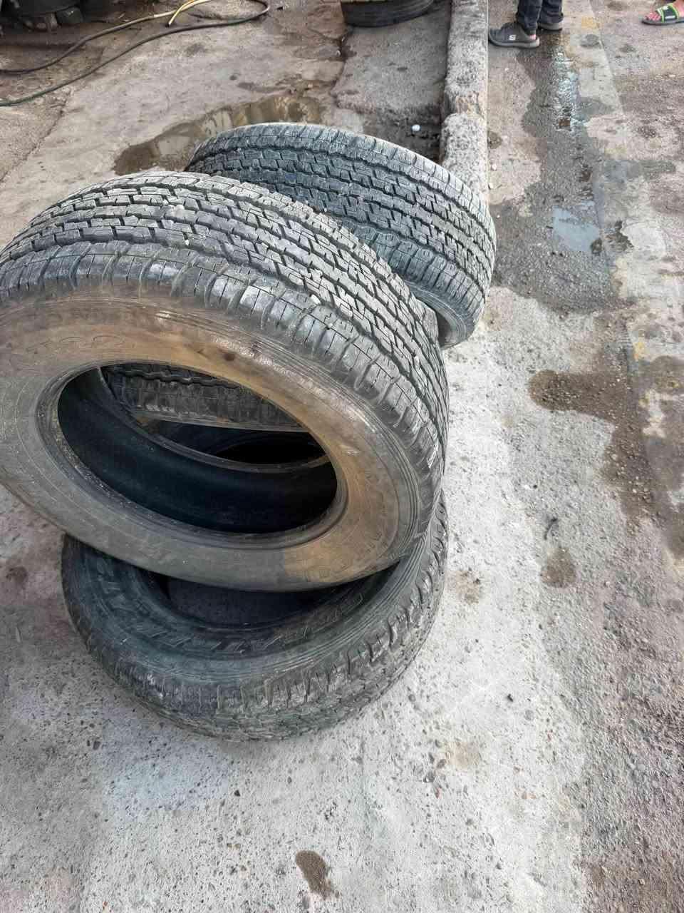 تايرات مال سياره جكساره للبيع عدد ٤ نظيفات  السعر ٤٠٠ الف وبيهم مجال بسيط مكاني بغداد الحريه رقم ***********
