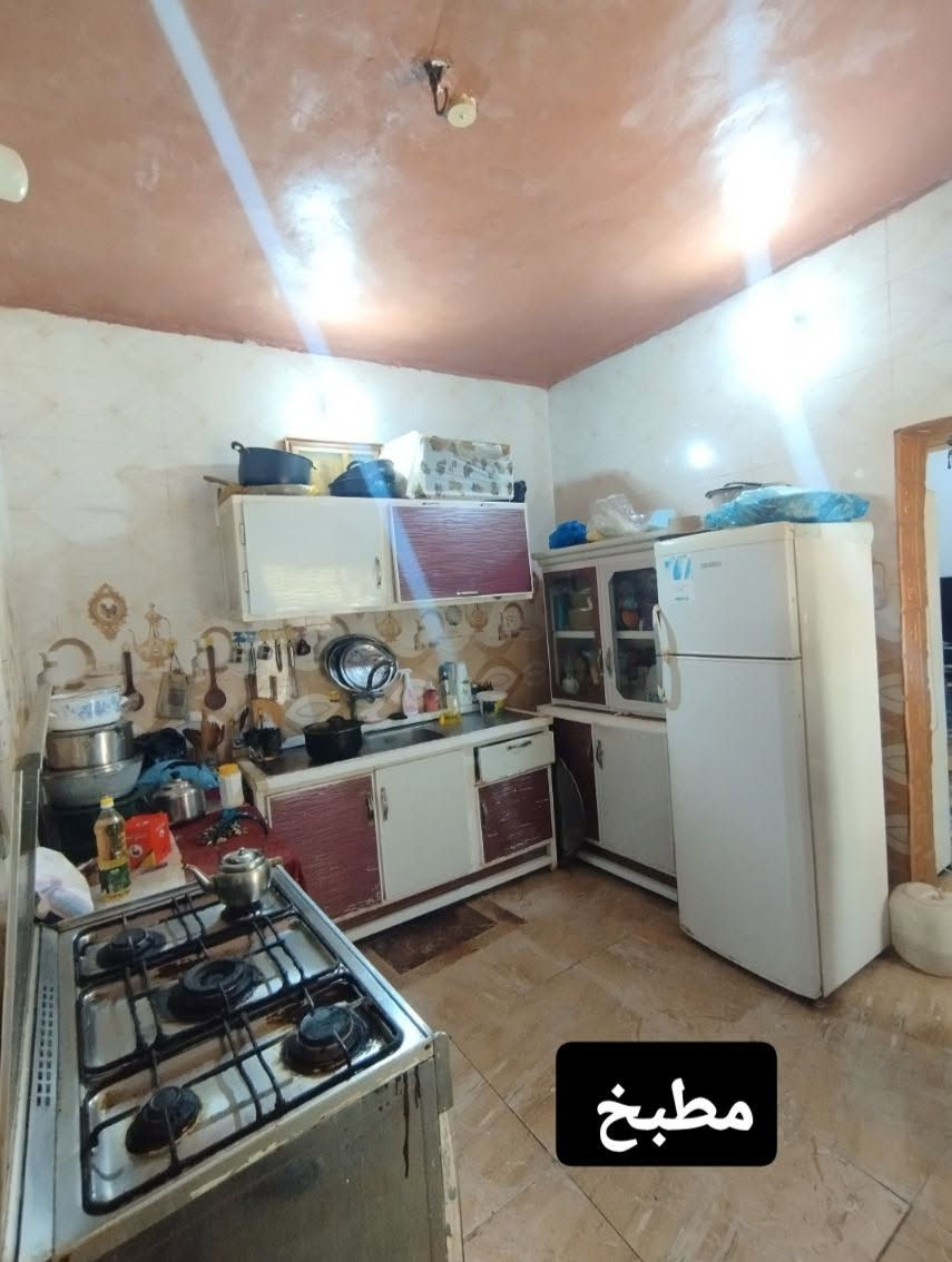 للبيع بيت ١٠٠م بلطول شرك طابقين كامل مكمل براني+ مطبخ+ صاله+ غرفه+ حمام داخلي وخارجي الطابق الثاني غرفه+صاله مكان ديوانية حي الصدر الثاني مقابيل الطاقه فرع كماليات ابو عته السعر 80 وبيج مجال الاتصال ***********
