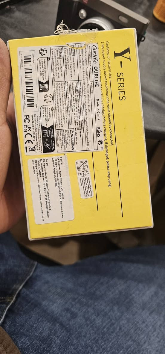 كاميرا تصوير 
شاشة IPS قياس 2.4 إنچ تنقلب 180° للسيلفي.
أوتوفوكس.
فلاش LED بسيط.
بطارية 850mAh.
شحن Type‑C.
تدعم MicroSD لحد 256GB.
بيها فلاتر وتأثير Retro.
الصور JPG 

للتواصل واتساب ***********
