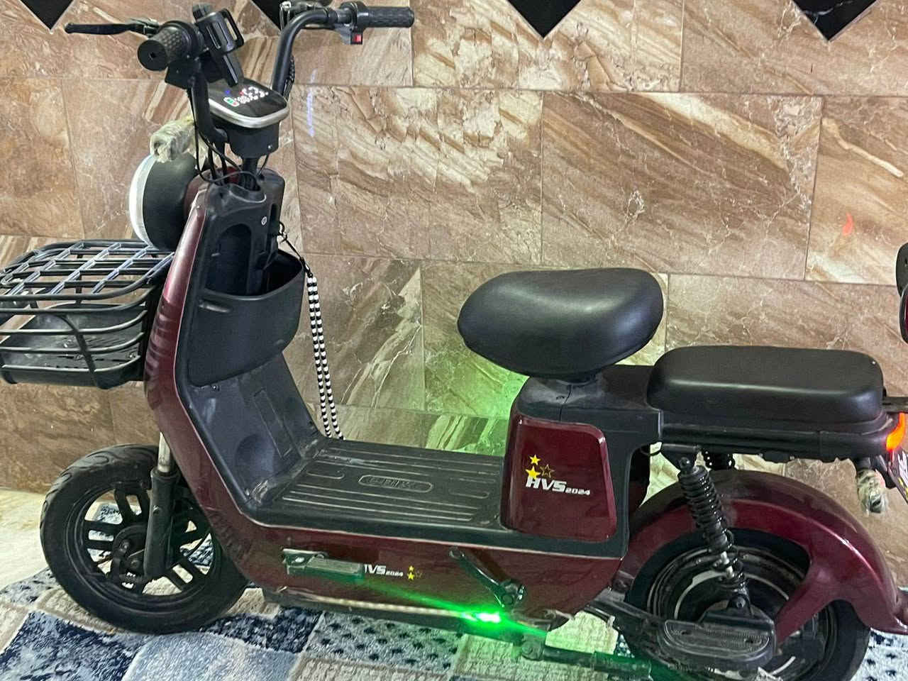 السلام عليكم دراجه كهربائيه شحن للبيع السعر ٢٥٠ وبيه مجال للاستفسار مراسله الرقم *********** عمارة, ميسان
