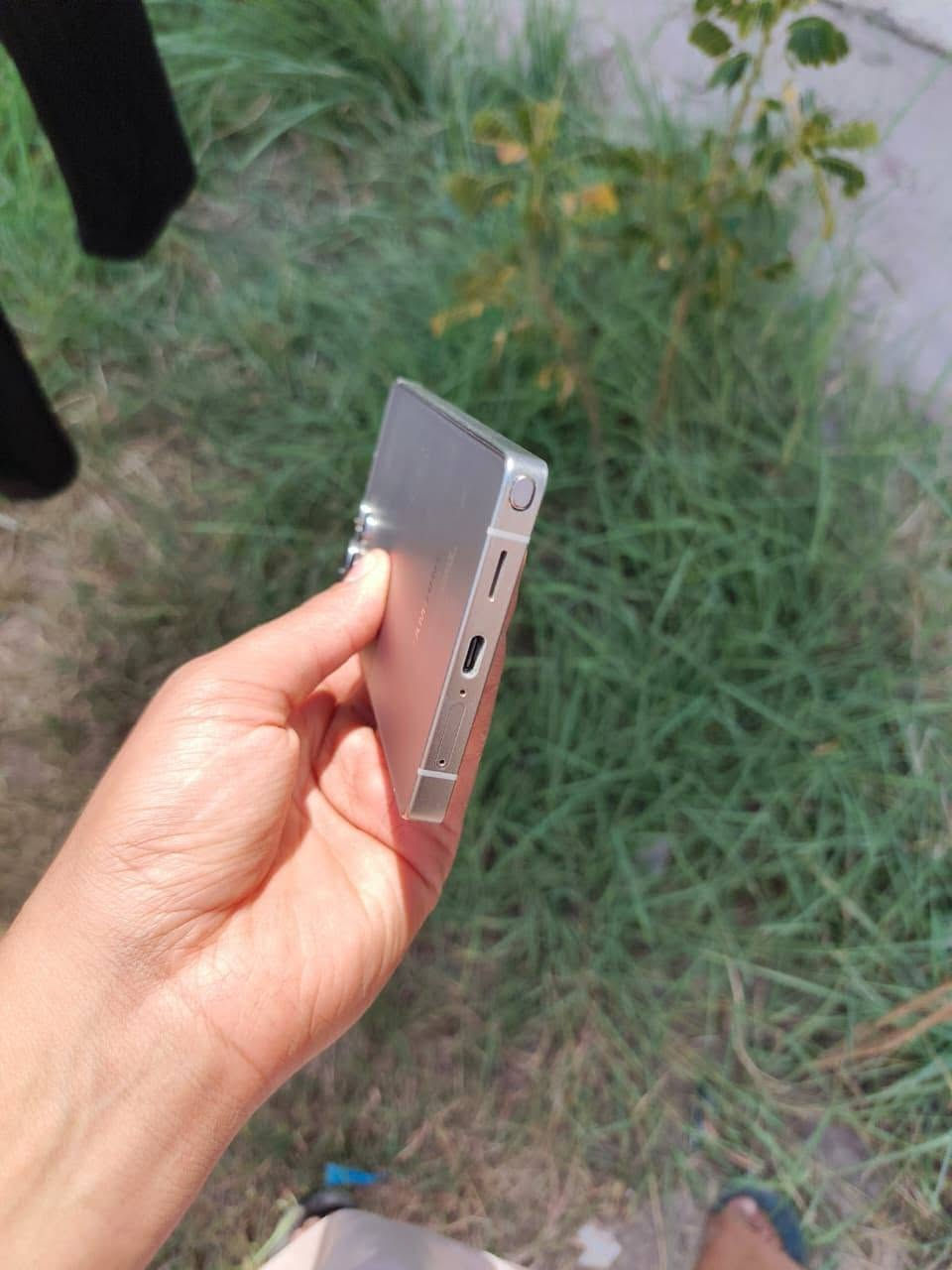 S25  Ultra 256GB
دبل سيم كارت 
نظافة ١٠٠% ولاخدش 
مستعمل اقل شهر  
جميع الملحقات (كفر اصلي - لاصق شاشة - كيبل شحن - كارتون)
عنواني : بغداد الراشديه مال الحسينيه 
السعر 1.300.000 
رقم ***********
