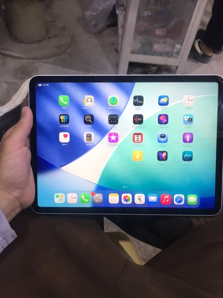 ايباد 11 برو m2  الجهاز مكفول برغي مامفتوح من طول لطول بي فطر صغير حتى مامبين شوف الصور واحكم بطرف الشاشه ولامأثر علئ اللعب شرط ١٢٠ فريم العاب 
كارتونه الاصليه وياه ب٦٥٠ بي مجال قليل للشراي  ذاكره ٢٥٦ 

تواصل *********** واتساب فقط

 توصيل متوفر
