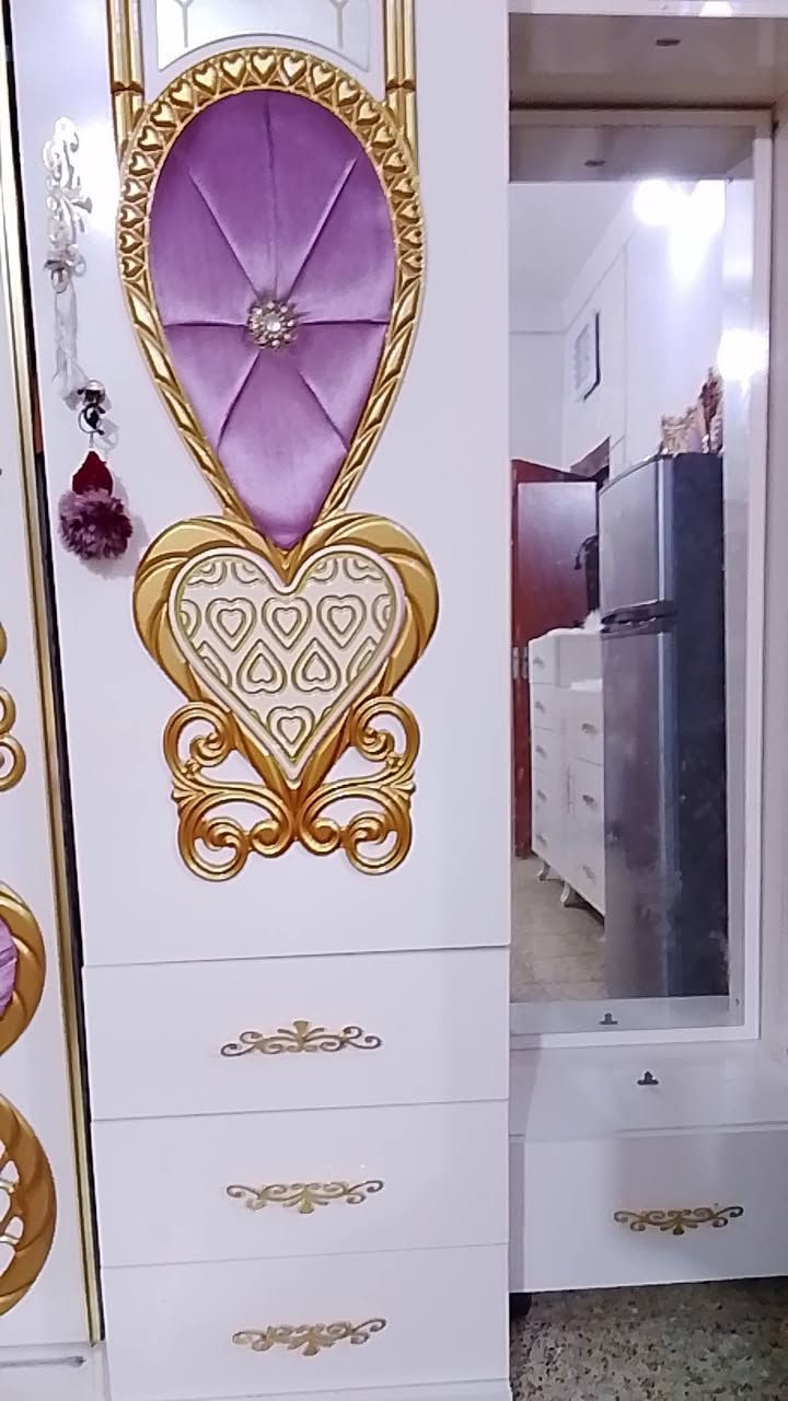 استعمال قليل • نظيفه • ٦ قطع