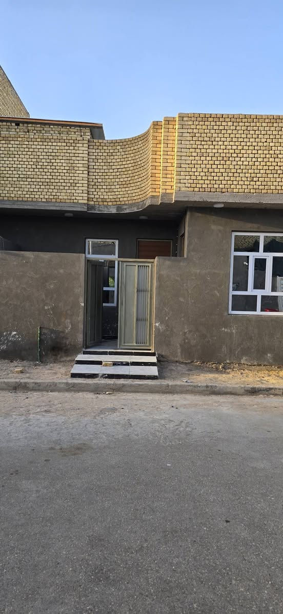 دار  للبيع ١٠٠ركن وجه ١٠×١٠  طابق واحد بناء جديد جاهز للسكن خدمات كامله العنوان حي الفداء شارع المدارس يبعد عن المدرسه الصينيه ١٥٠م تقريبا السعر ١٠٠ مع المجال القليل البيع مستعجل للاتصال ب
***********
