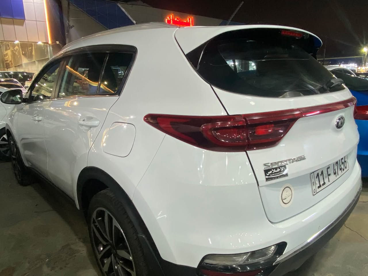 السلام عليكم 
سبورتج 2019 خليجي 
بيها طخه هنا بين الجاملغ والبنيد 
يعني بيها صبغ قطعتين 
محرك 2000 جي دي اي
سعرها 135 ورقه 
السونار موجود ويه الصور
***********
