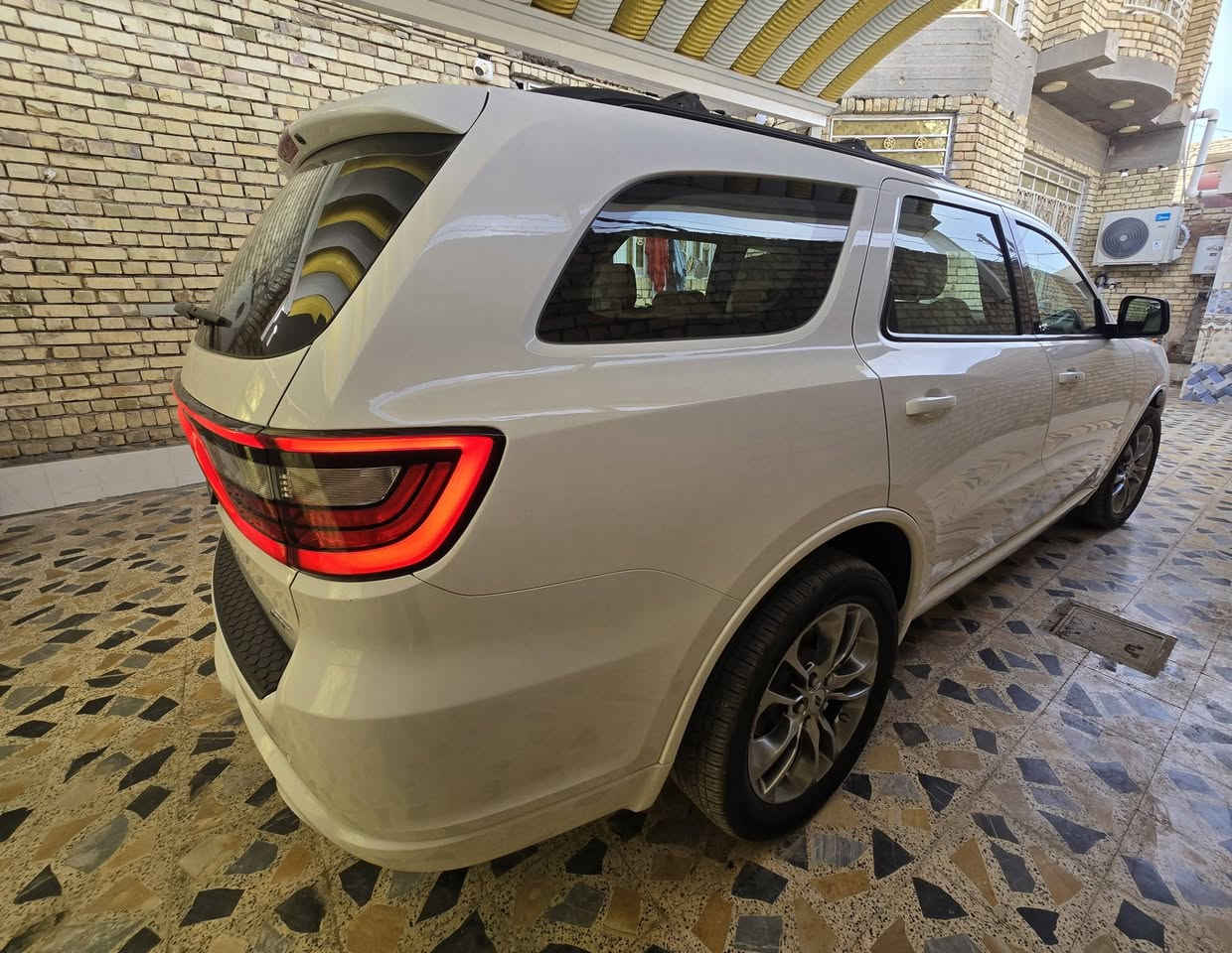 السلام عليكم
دوج دورنكو خليجي /2019/GT .
رقم : بغداد  
المحرك : 3600 /V6
العداد : 60 كيلو متر
 
#المواصفـــــات  :
‏‏فتحة سقف (سلايد) 
‏‏ مصابيح امامية زنون
‏‏مصابيح امامية مع LED‏
‏‏تشغيل عن بعد
‏‏بصمة عدد 2 
‏‏ حساسات خلفي
تدفئه ستيرن
‏‏تدفئة المقاعد
‏‏ مقاعد جلد لون بيجي  
‏‏مقاعد كهربائية  
‏نظام سبورت 
نظام ايكو اقتصادي
نظام مانع انزلاق 
نظام اوتو بريك 
‏ ذاكرة لحفظ وضعيات الجلوس (ميموري)
‏
‏‏ اطفاء وتشغيل اوتماتيكي Auto start .
سيارة كلش نظيفة مكانها ميسان 

رقمي:***********
