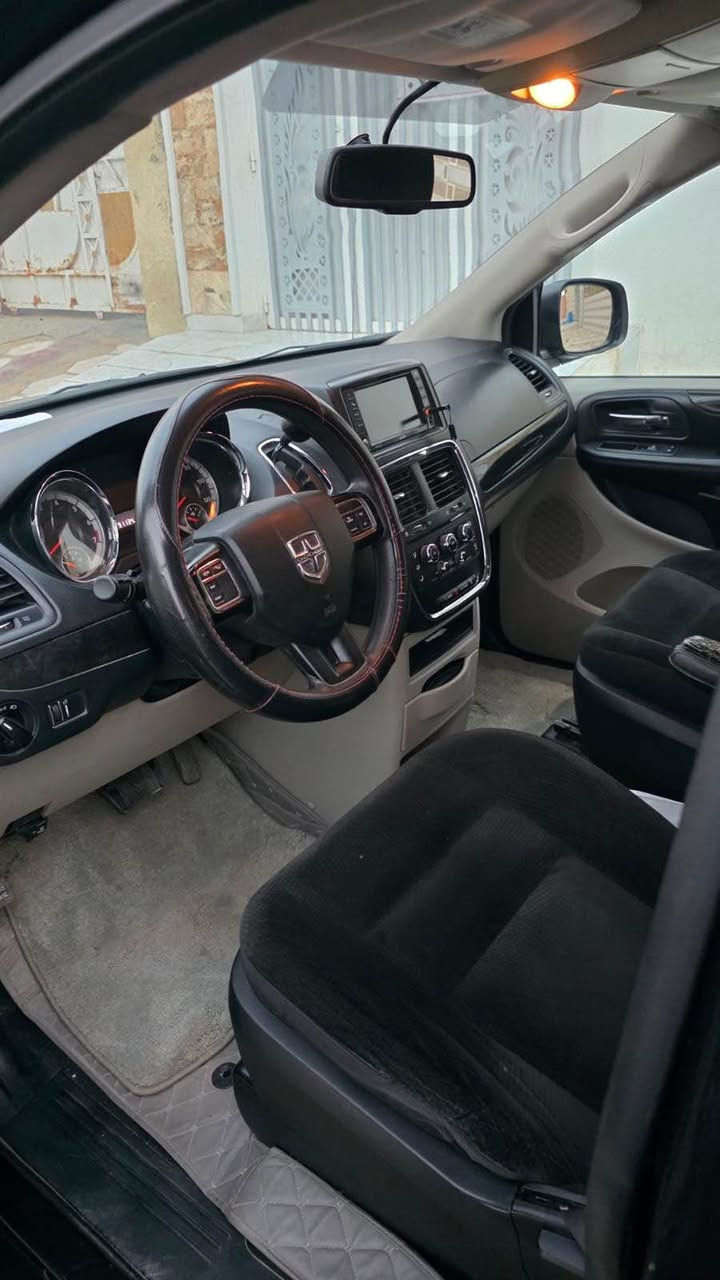 دوج كرفان sxt موديل 2018 للبيع او المراوس حسب القناعه رقم كربلاء تحويل ثاني يوم حادثهه نص الصندوك والجاملغ الخلفي السعر 165 وبي مجال قليل للشراي للاستفسار الاتصال ع الرقم *********** بي واتساب . عمارة, ميسان
