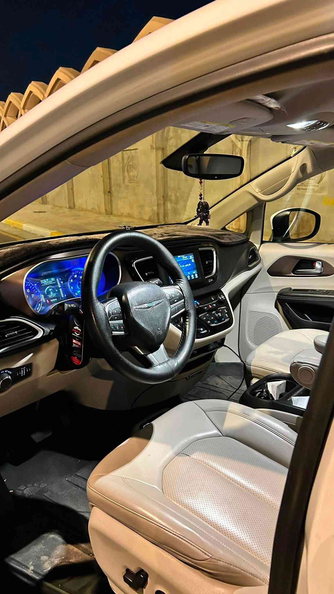 سلام عليكم للبيع او مراوس حسب القناعه فويجر 2021 ماشيه 72 الف
ابواب كهرباء داخلي كريمي احنه مستورديها ع ايدنه من امريكا لحد الان الحادث موضح بنيد فقط بدون دواخل حته لايتات ودعاميه نفسهن راجعات السياره مكفوله من البارد والتكحيل والشخوط ع وضع الشركة مكاني كربلاء 
السعر 200 وبيها مجال للشراي (***********)

