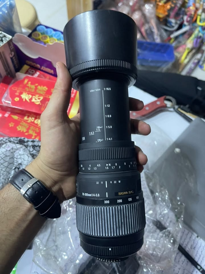 عدسة للبيع *********** اكتب سعر واجيك خاص

