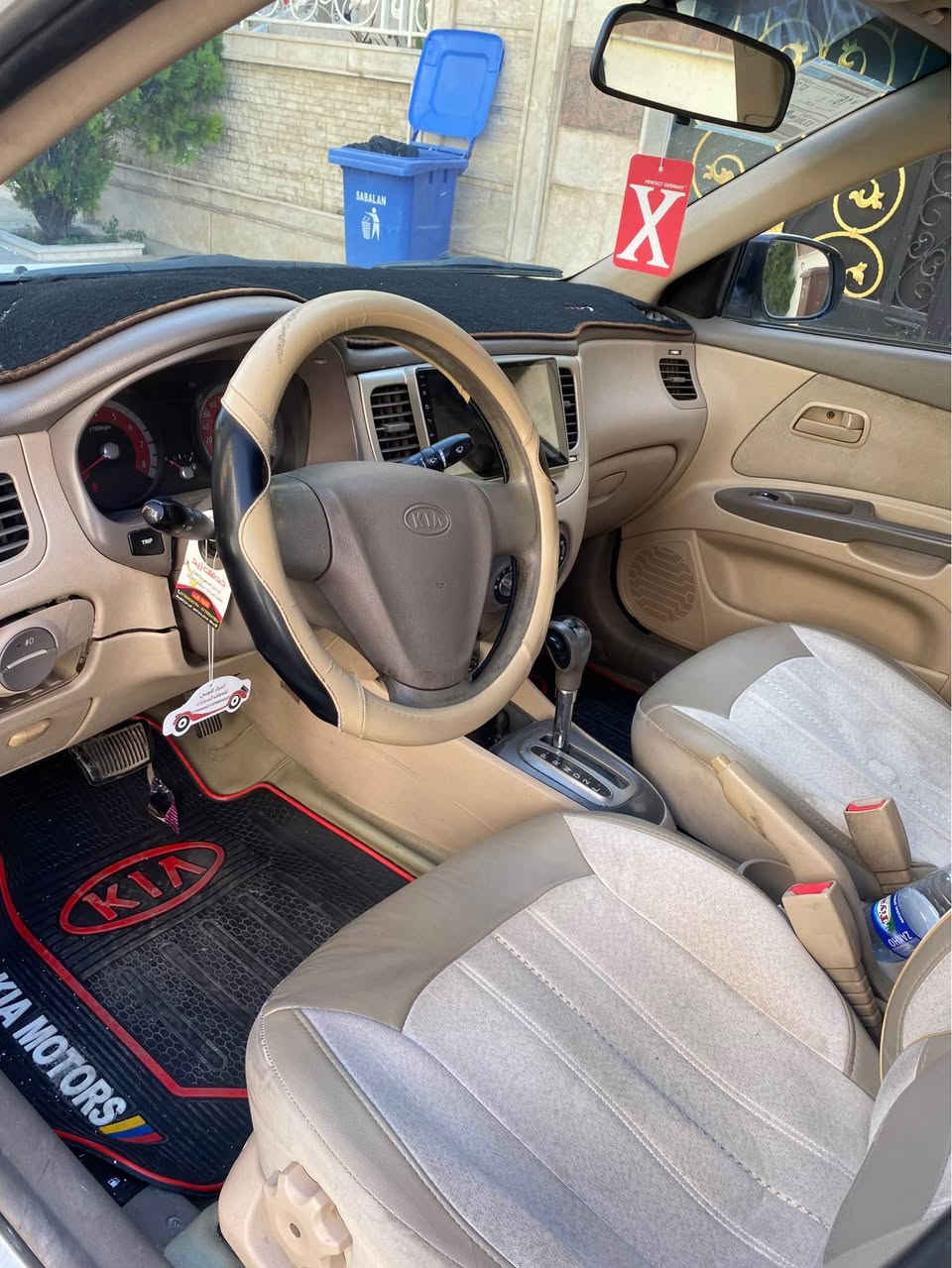 كيا ريو ٢٠١٢ خليجي كير محرك تبريد ثلج بشرط طخم تاير جديد رقم وسنويه وهزة جديداشاير بلمري شاشه وكاميرة  السيارة على وضع الشركة بيها شبر حافة البوند صبغ السعر ٨٧ ورقة. ***********.   *********** دهوك, العراق
