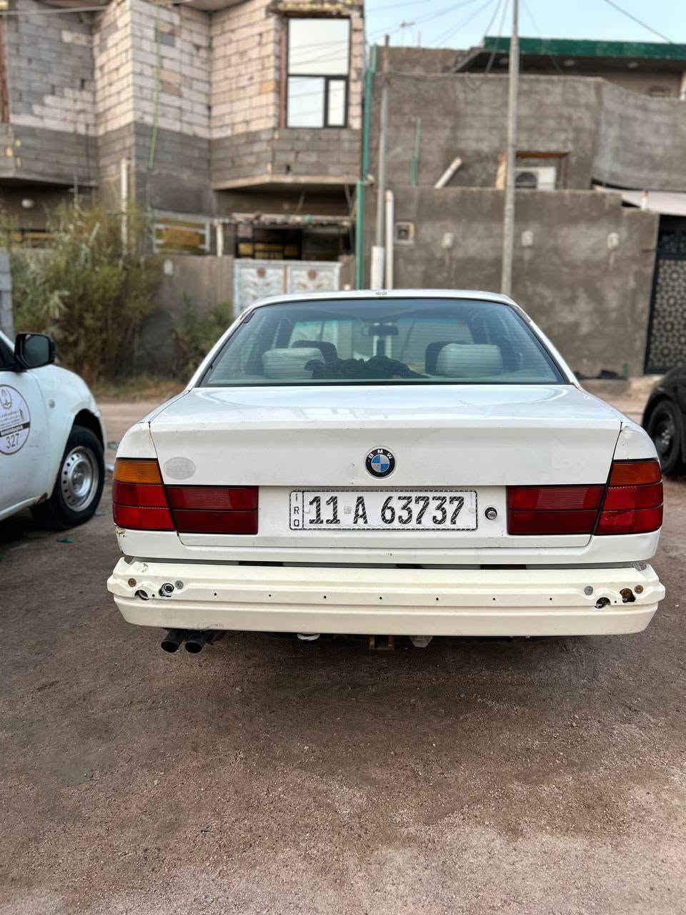 بي ام دبليو ٥٢٠ موديل ١٩٩١ لون ابيض  كفالة عامة بدون ضربة ولا صبغ عدا باب  عكس السايق مبدل
السنوية تنتهي ٢٠٣٠ راعيها يريد تحويل موجود بأبي الخصيب
السيارة تمشي ومابيها مشكلة وحاليا قيد الاستخدام بس ينرادلها ادامة عامة من حدادية ومكينة وغيرها والسبير مشدود لان التاير طاگ ولان الإمكانية شوي تعبانه فماكدرت ارتب وضعيتها والا هي السيارة صلوات كلش حلوة اذا تداريها 
السيارة حلوه ونظيفة فقط ادامة عامة يحتاجلها رايدها ب٣٥ ورقة وبيها مجال 
مكان السيارة / البصرة - تنومة - نهر حسن 
للتواصل واتساب او اتصال / ‏‪***********‬‏
