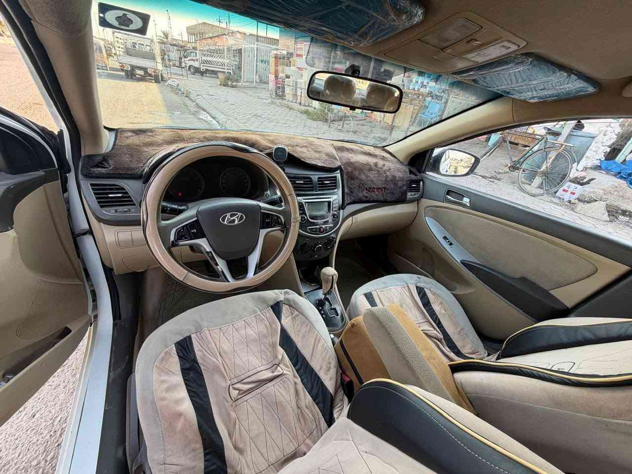 سلام عليكم
اكسنت 2011 خليجي نص فول
محرك 1600 دوش دبل قطرة 
 أربعة دسك
خمسة ويل كب 
تحكمات ستيرن 
اشاير بالمري
تدفئة 🥵 و تبريد ثلج🥶
صدر خلفي و امامي 
رقم ديالى انكليزي 
بأسمي 
السعر المطلوب 85 و بيها مجال 
مكان السيارة ديالى 
الاستفسار اتصال ع هذا الرقم 
***********
