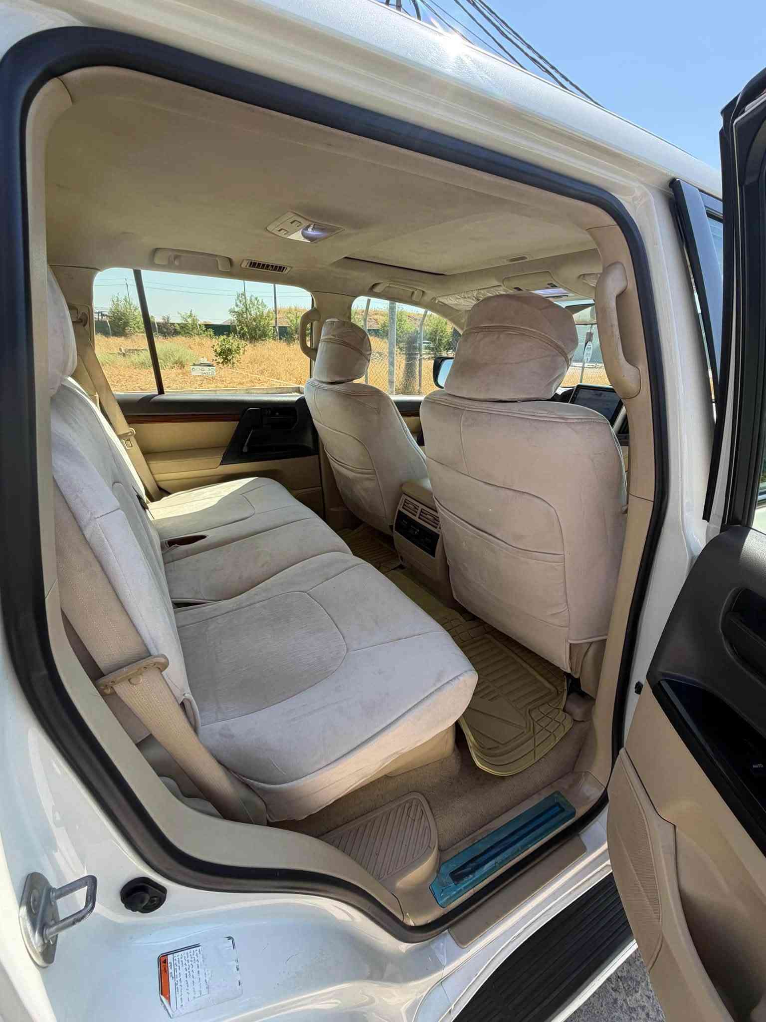تيوتا لاندكروز GXR V6 خليجي موديل ٢٠١٧ مواصفات خليجي
للبيع مكفولة من صبغ  سيارة خير من الله قطرت صبغ مابيها 
مكان السيارة اربيل 
للتواصل واتس اب ***********
السعر 4 دفاتر ونص وقابل للتفاوض
