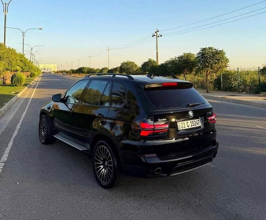 السلام عليكم بي ام x5 موديل ٢٠١٢ السيارة شركة العروش خليجية فول بنوراما 5 كامرات حساسة مغلفة bbf.  محرك كير مكفول. السيارة بيها صبغ كد شبر بالدعامية الامامية والكبريسر مال التبريد وكف فقط السعر 155 مكان بغداد  تواصل ***********

