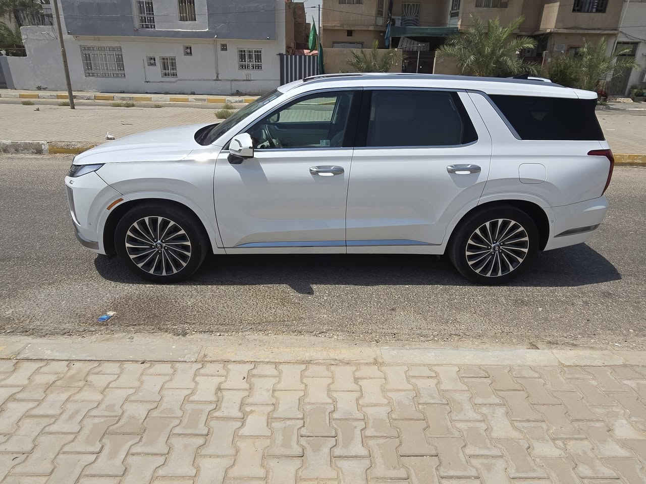 هونداي بلسايد 2024 فئة گلگرافي  فول 1/1 اعلى فئة
1 - اللون / ابيض

2 - العداد  / 57 الف 

3 - الرقم بابل شهداء سنه و٥ اشهر

4-  شاشة عرض(داتا شو)

5- المحرك   v6    3.8 <كير ومحرك شرط  +تبريد ثلج❄️>

6- بصمة تشغيل + بصمة ابواب +تشغيل عن بعد نظام تقديم وترجيع السيارة عن طريق البصمة

7- بانوراما اسود كنتاري

8-  فتحة سقف عدد ٢

9- سماعات هارمن گاردن

10- رادار امامي  + خلفي+رادار جانبي  

11- حساسات امامي + خلفي 

12-  كامرات عدد 6  360 درجة 

13- كشنات امامي خزن ميموري +مساج 

14-  كشنات كهربائي تدفئة وتبريد

15- كشنات جلد ابيض ملكي7 راكب قلاب كهربائي 

16- جميع الكشنات تدفئة تبريد

17- بردات جانبية

18- تبريد مركزي امامي + خلفي منفصل التحكم

19-تحكم ستيرن + شفتات

20- تدفئة ستيرن 

21- مرايا هيتر + تعتيم 

22- صندوق كهربائي شفط

23 - وضعيات قيادة  (٥)

24- ويل كب حجم  ٢٠ 

25- اوتو هولد + نقطة عمياء 

26- سايد بريك بصمة + مثبت سرعة

27- شحن لاسلكي 

28 - إشارات بالمرايا  + إشارات جانبيه

29 - اوتو هولد

30 - تحديد مسار

31 -شاشة ديجتال كبيرة

32 -تشغيل عن بعد 

33 - استيرن رجاج

34 - نظام HTRAC دفع رباعي 

35 - نظام مانع انزلاق 

36 - نظام نزول منحدرات 

37 -كشنات Vip منفصل ابيض

حادث ربع جاملغ وبنيد مبدل
شاصي ولغود شرط مكفولات
سعر ٢٩٠ وبيه مجال 

الاستفسار الرقم 

***********
مكان سياره كربلاء 
والكثير من المواصفات لم تذكر بعد
