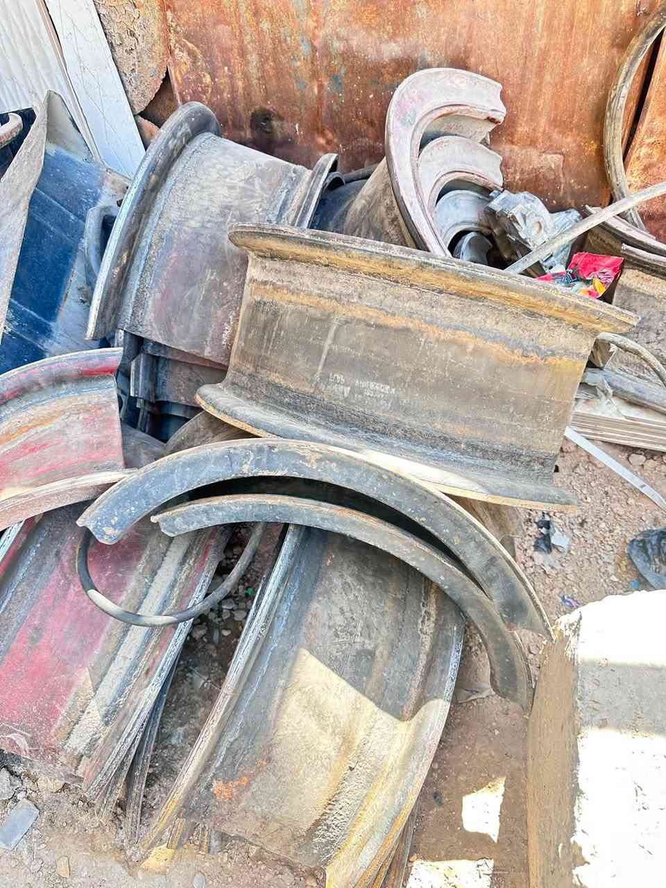 سلام عليكم 4 أزواج قطع و4براميخ و4 طواكهً لبيع وذا اكو صاج. اروس ***********
