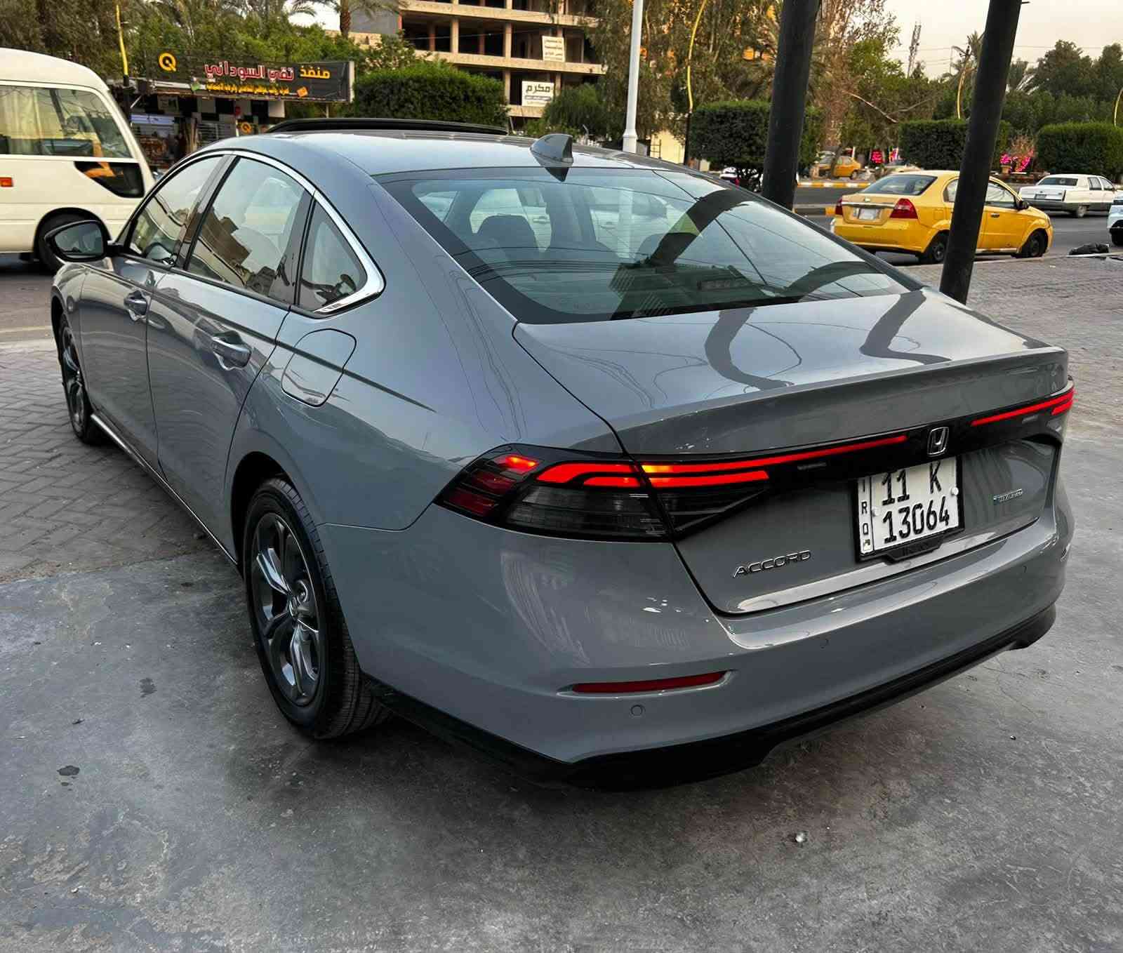 السلام عليكم 
Honda accord hybrid exl  2025

       حجم المحرك : 2000  هايبرد

ضرر السياره : صبغ بيه جاملغ و باب السايق صفحت اليسار
             و باب الي وره السايق مبدل نفس الون
        
حالة اليرباك : ستيرن وبرده
المسافه المقطوعه : 9000 ميل

#مواصفات
• مكينه 2000
• شاشة كبيرة
•فتحه
• كاميرا خلفية 3 انظمة
• كرسي كهرباء  
• رادار امامي
• مانع تصادم
• محدد مسار 
• تصحيح مسار
• شفتات بالستيرن
• مثبت سرعة
• مانع انزلاق
• دخول ذكي 
• إنارة ترحيبية
• هاندبريك كهرباء
•لايت عدسات زينون
• نظام اوتو لايت Auto
• لايت العالي زنون 
• حساسات مطر 
• حساسات دخول الإنفاق
• حساسات ضغط هواء الإطارات
• أوامر صوتية
• 3 أنظمة قيادة (eco, ev, sport)
• بلوتوث
• مدخل USB + AUX 

السعر : 185$ وبيه مجال قليل

تفاصيل اكثر هذا رقمي ☎️
*********** 
مكاني بغداد القاهره

