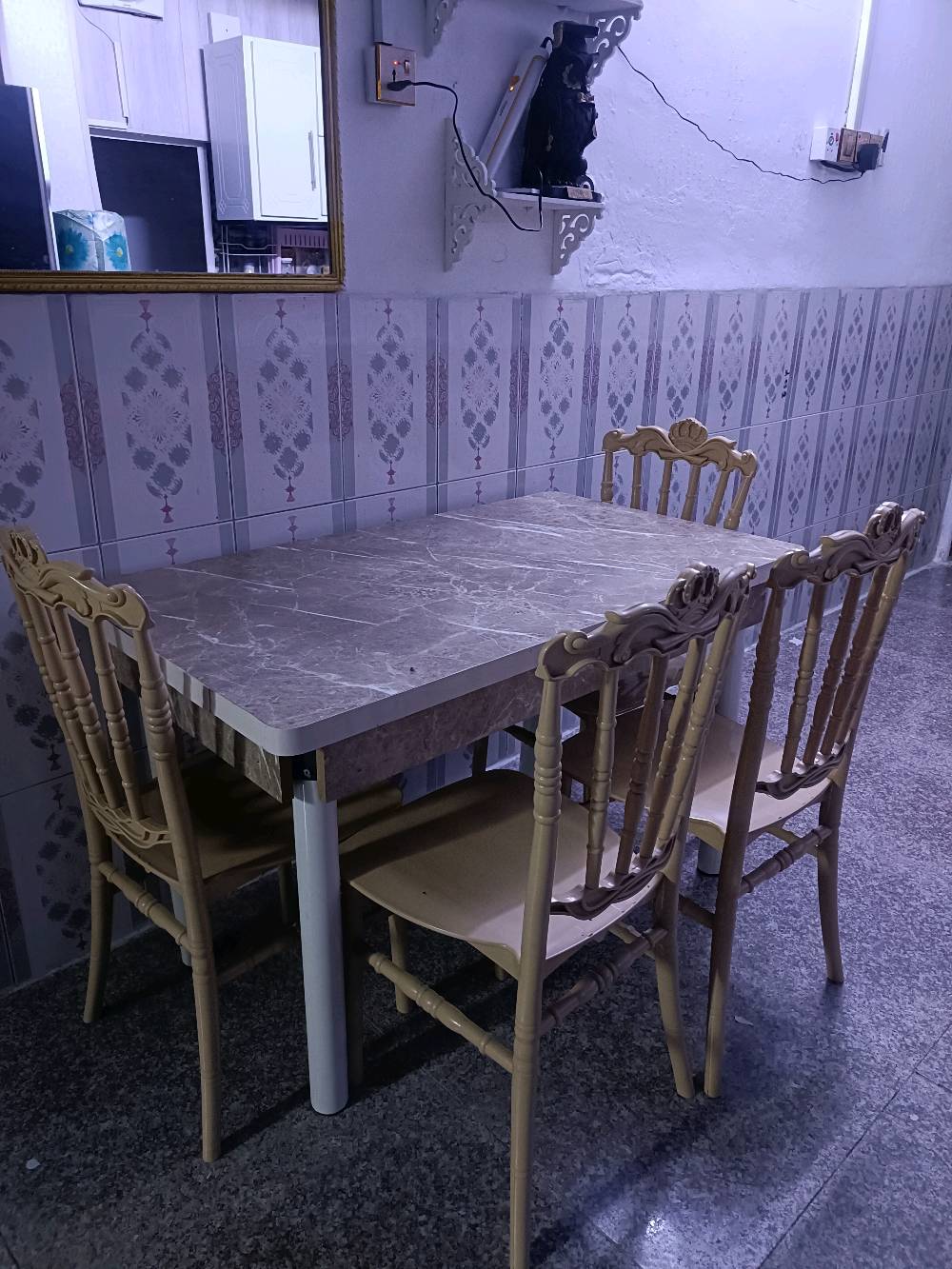 ميز طعام 4كراسي جديد 100